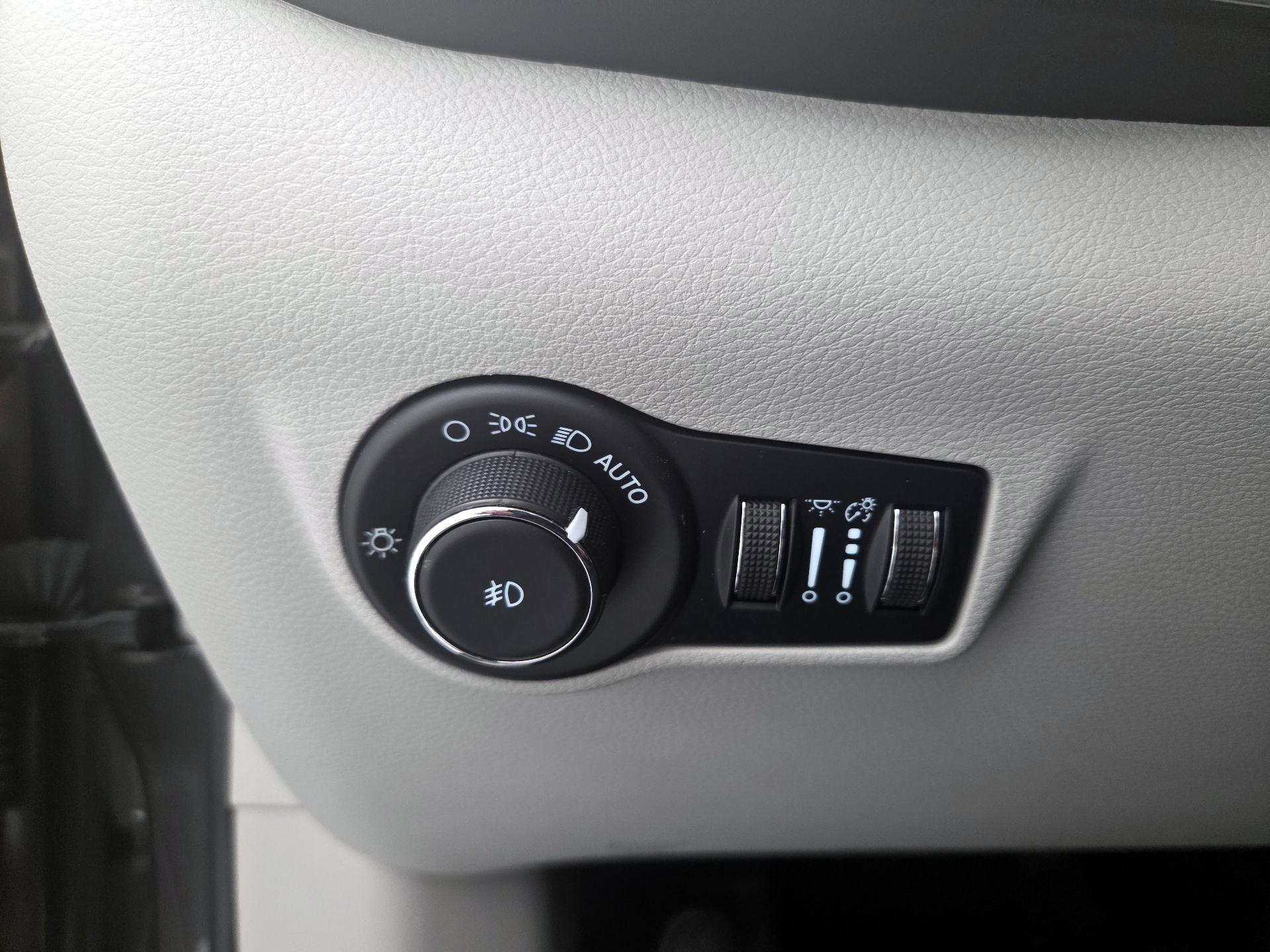 Thumbnail: 2023 Jeep Compass - 13
