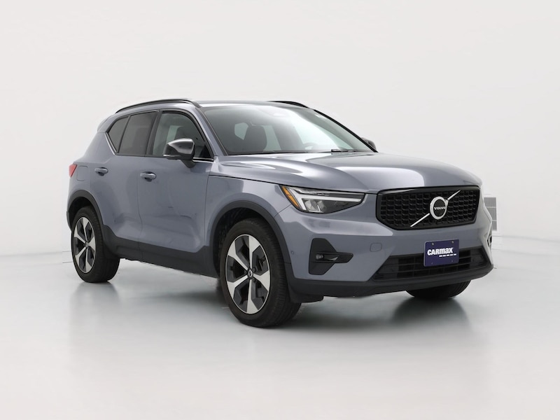 2023 Volvo XC40 B4 Ultimate Dark Theme