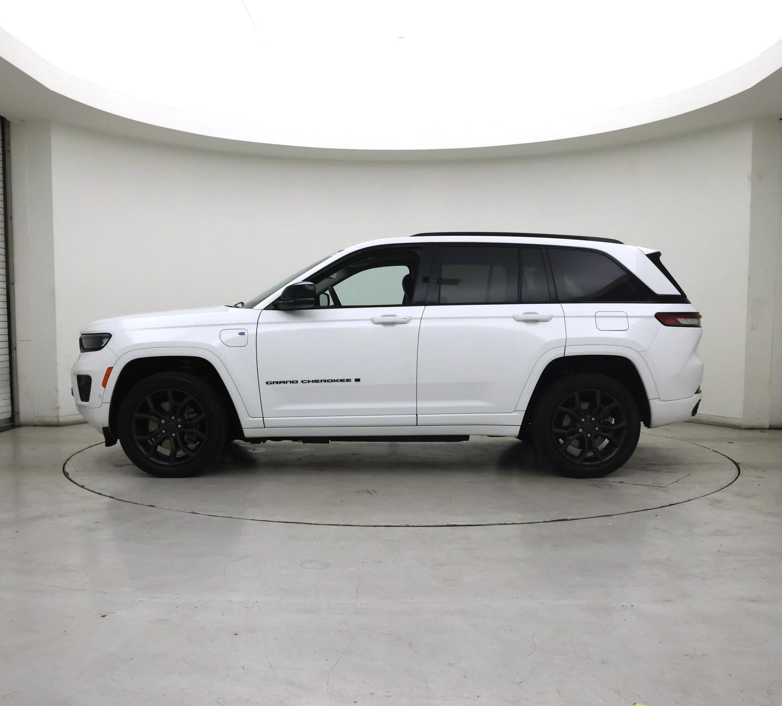 Thumbnail: 2023 Jeep Grand Cherokee - 3