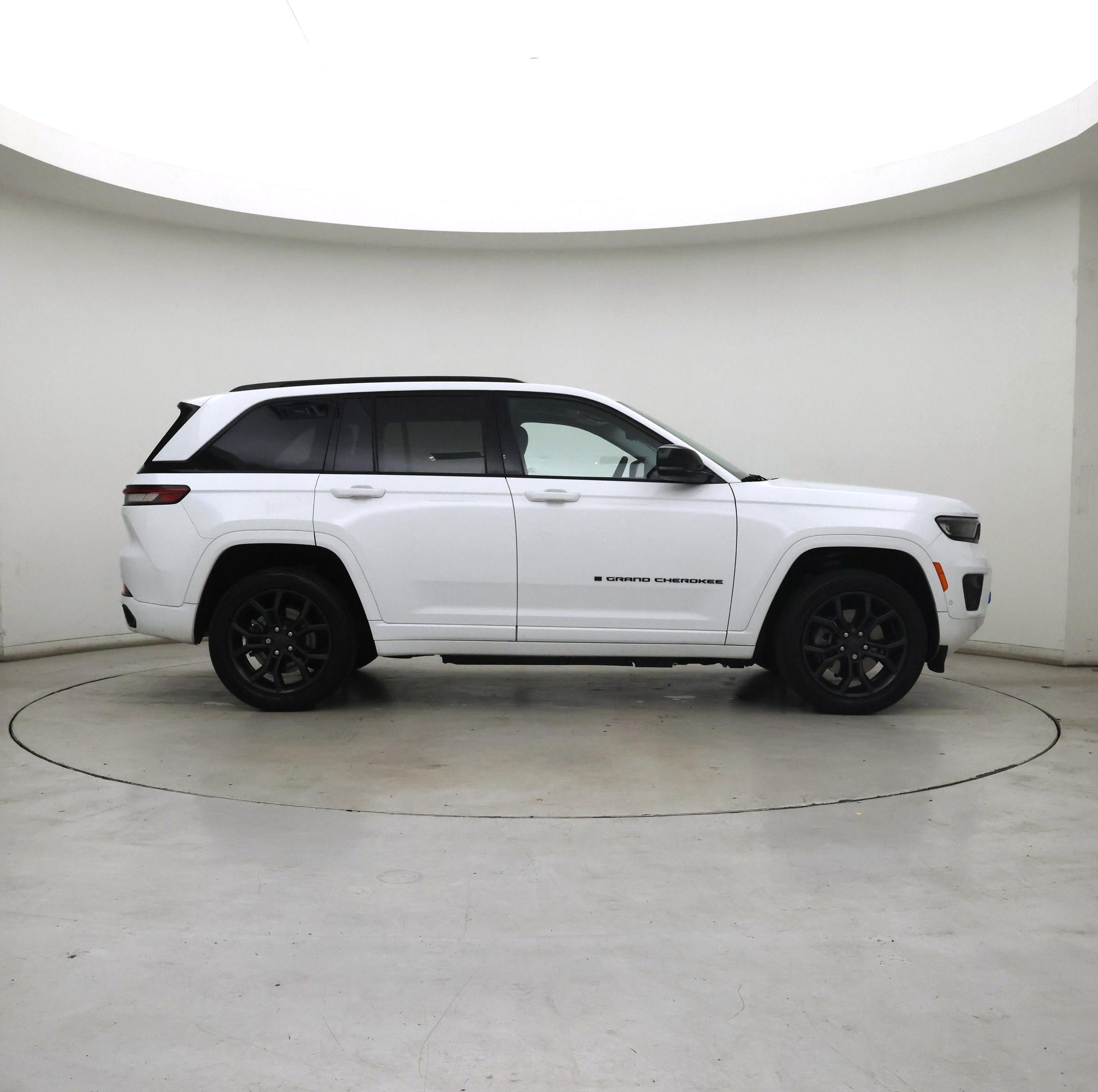 Thumbnail: 2023 Jeep Grand Cherokee - 7