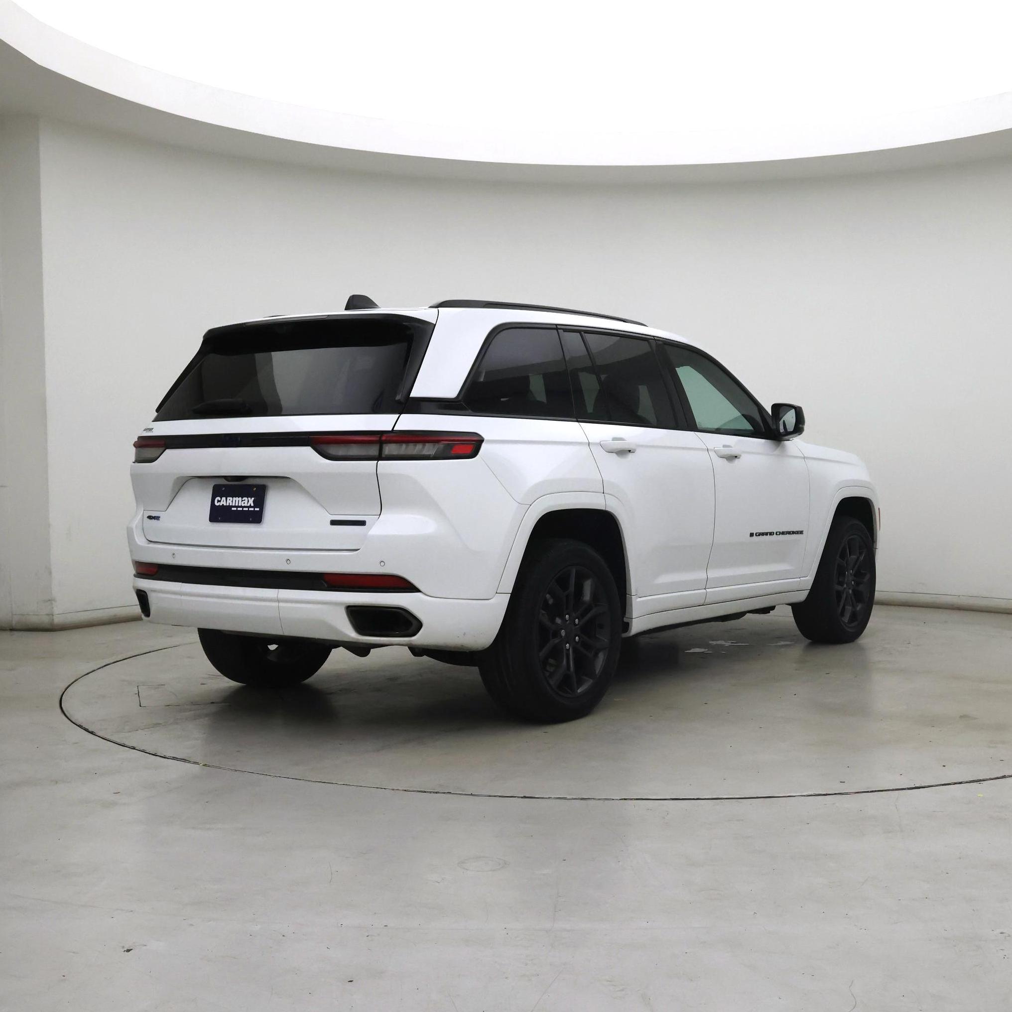 Thumbnail: 2023 Jeep Grand Cherokee - 8