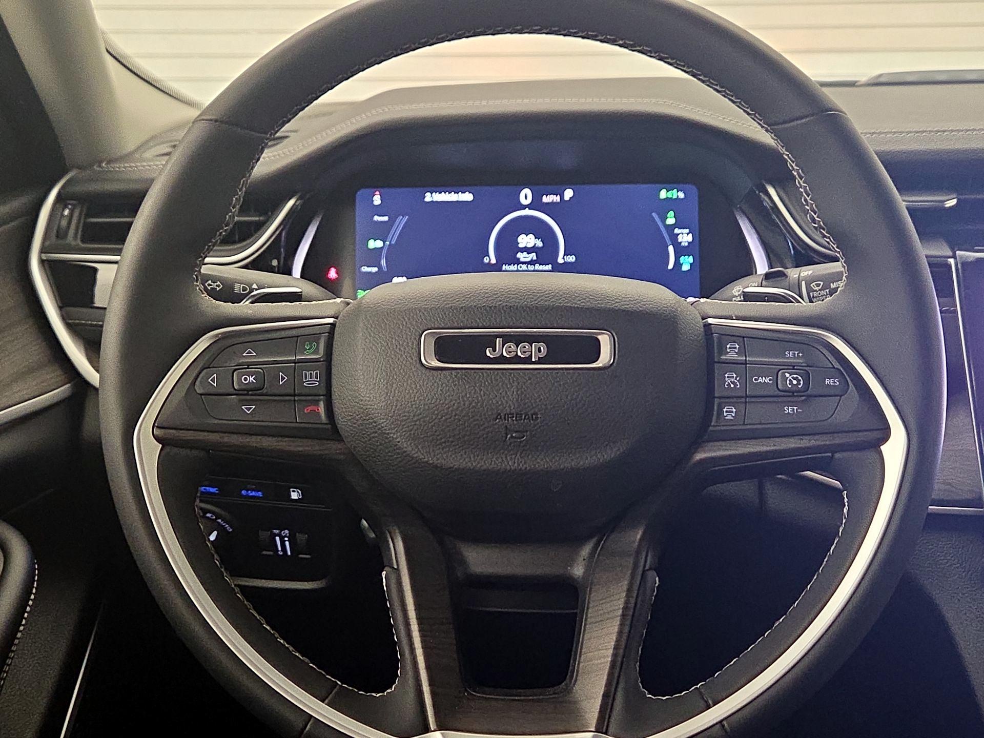 Thumbnail: 2023 Jeep Grand Cherokee - 10