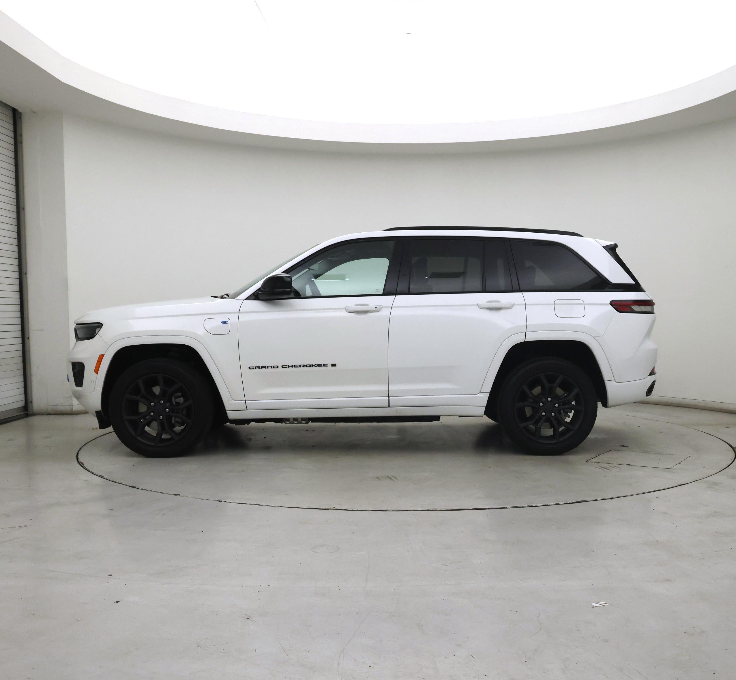Thumbnail: 2023 Jeep Grand Cherokee - 3