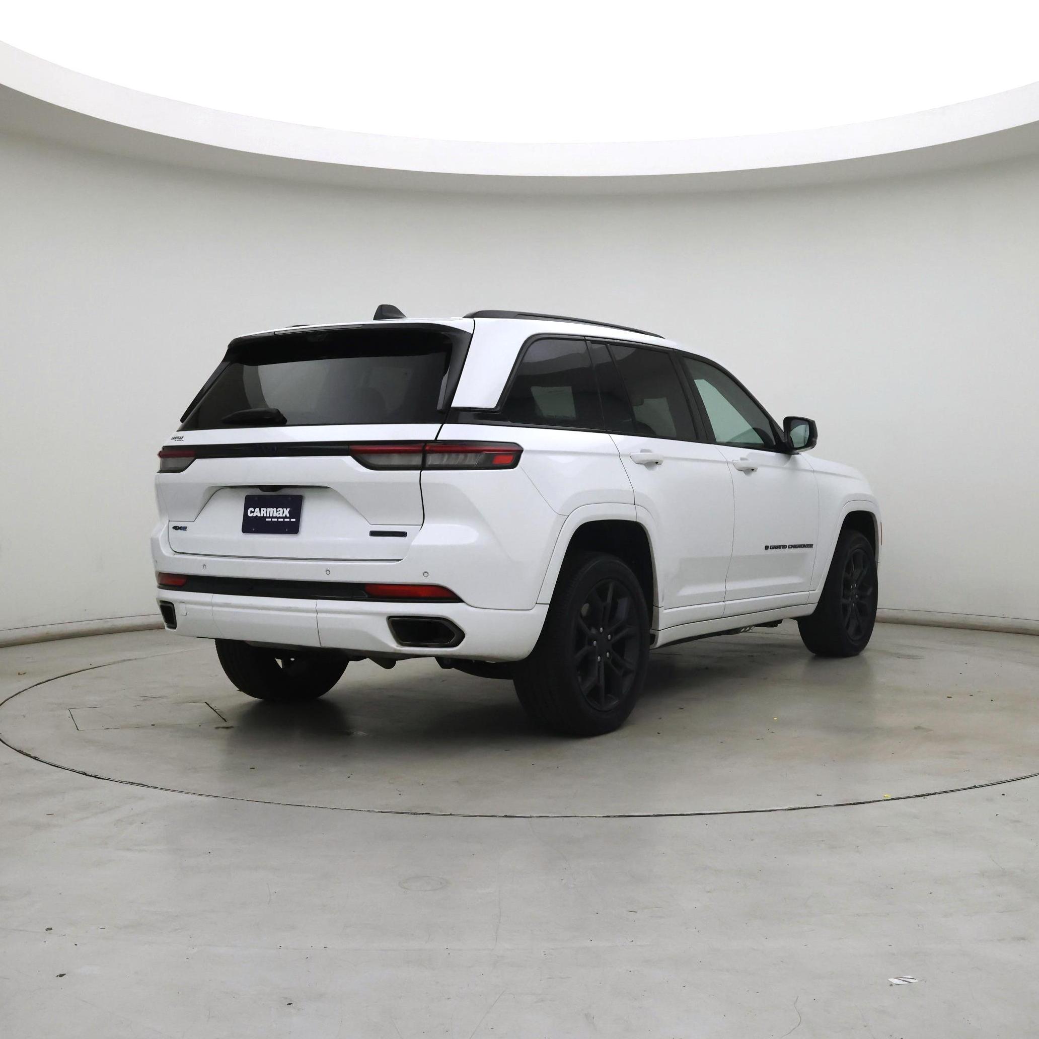 Thumbnail: 2023 Jeep Grand Cherokee - 8