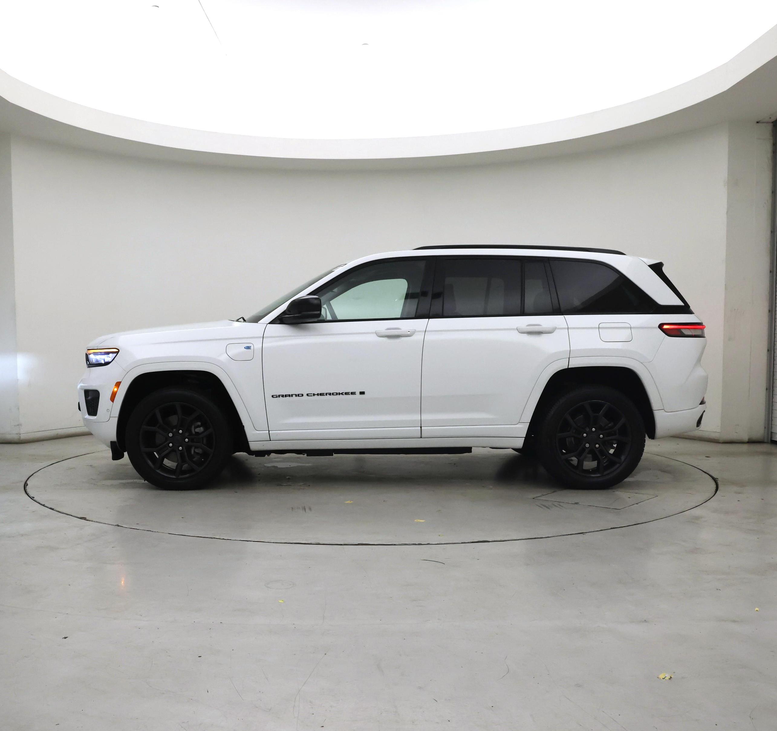 Thumbnail: 2023 Jeep Grand Cherokee - 3