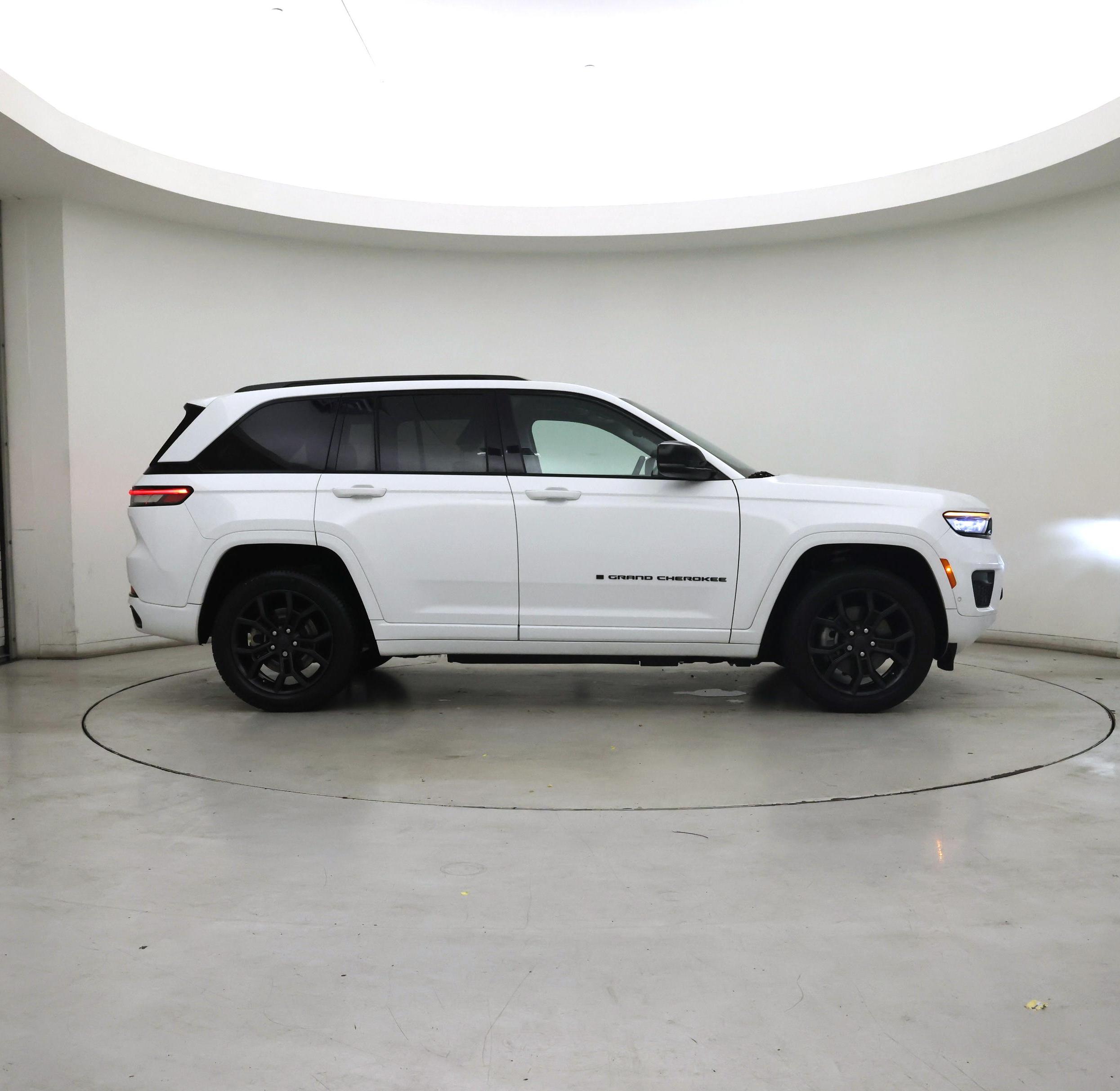 Thumbnail: 2023 Jeep Grand Cherokee - 7