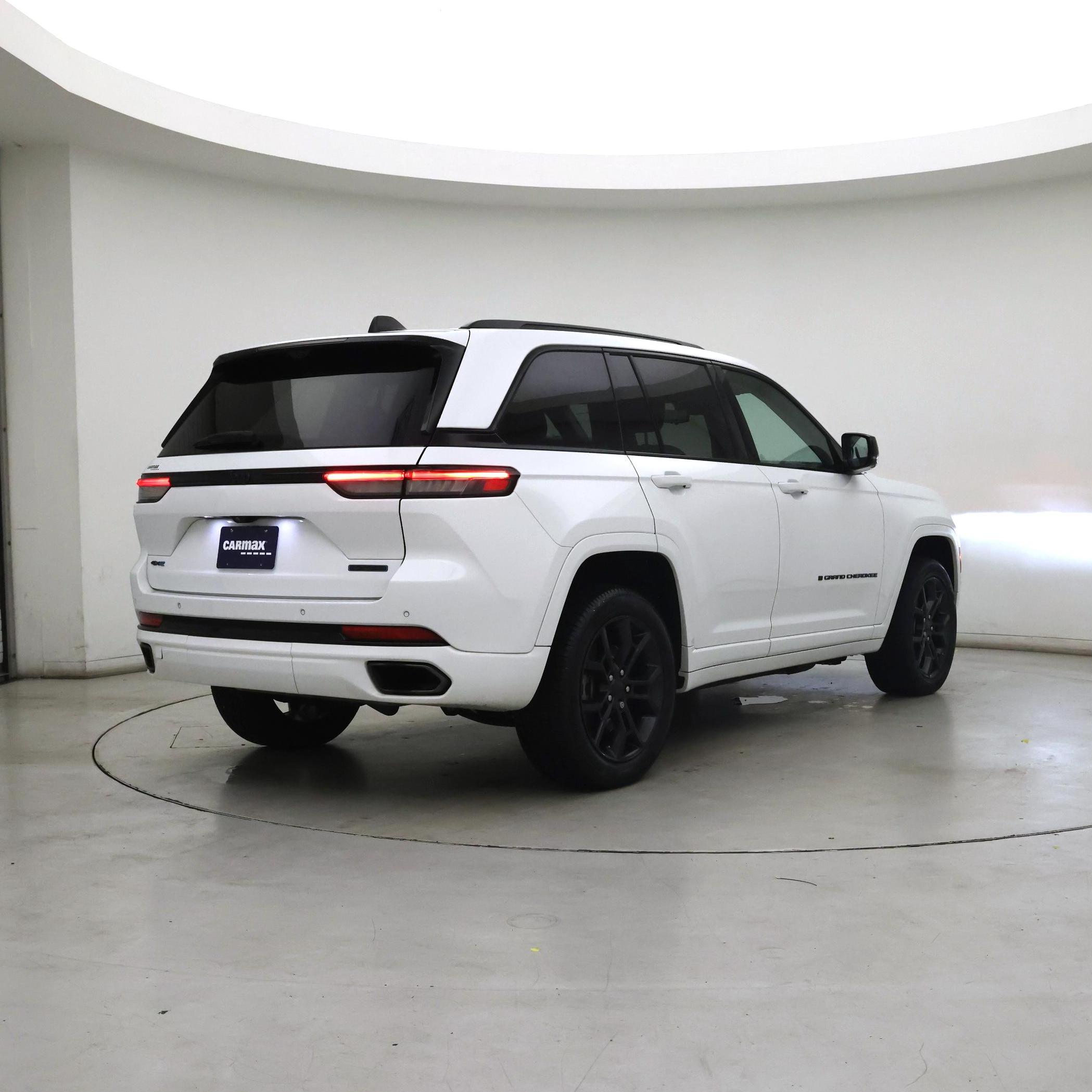 Thumbnail: 2023 Jeep Grand Cherokee - 8