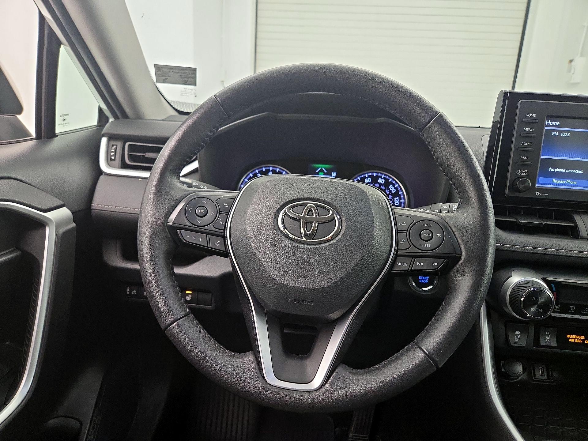 Thumbnail: 2022 Toyota RAV4 - 10