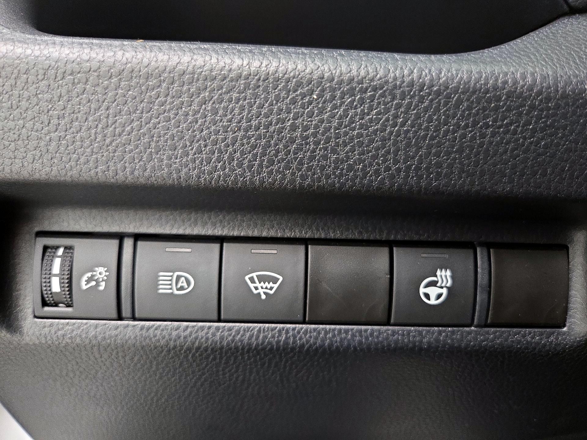 Thumbnail: 2022 Toyota RAV4 - 13