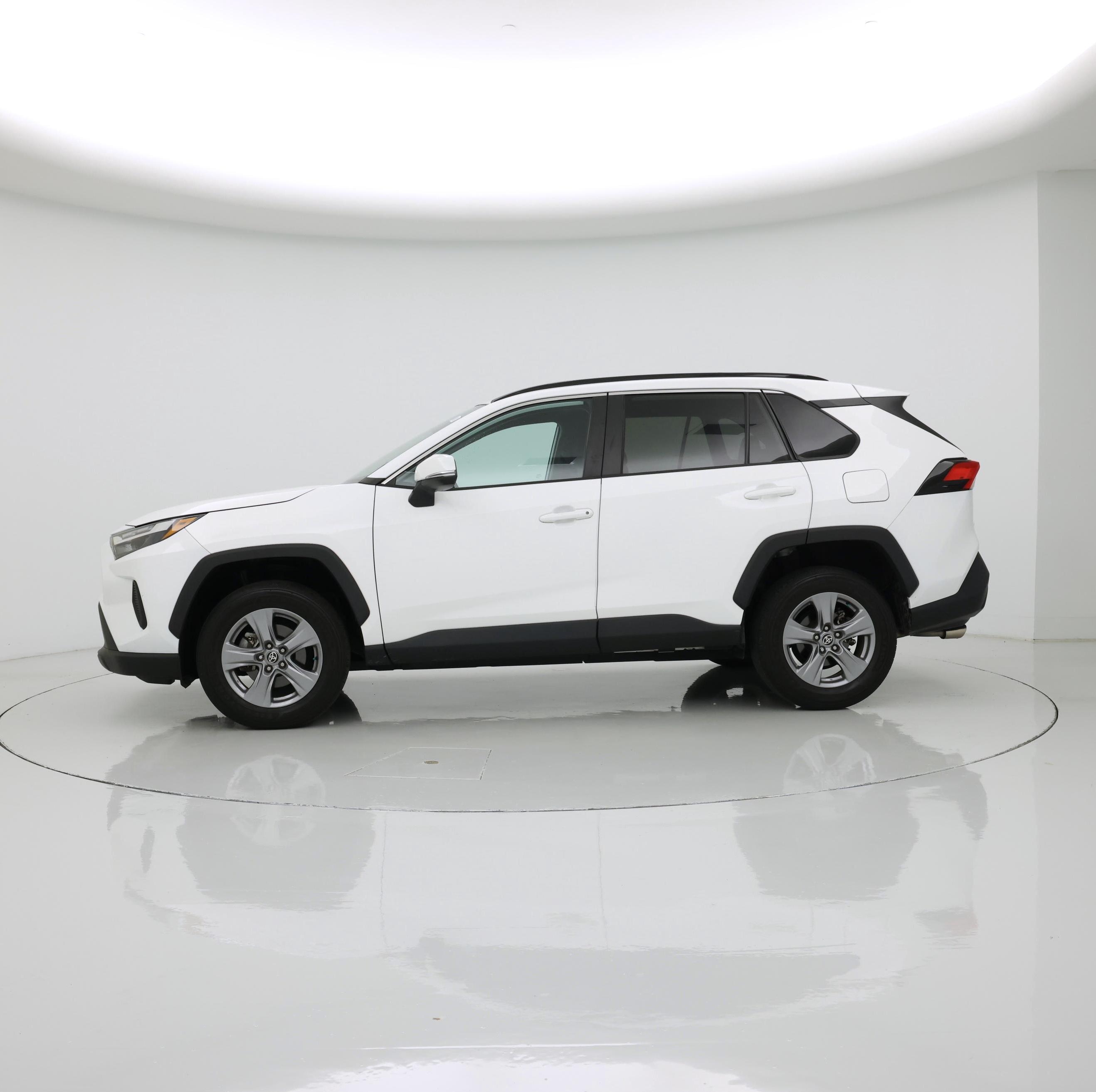 Thumbnail: 2022 Toyota RAV4 - 3