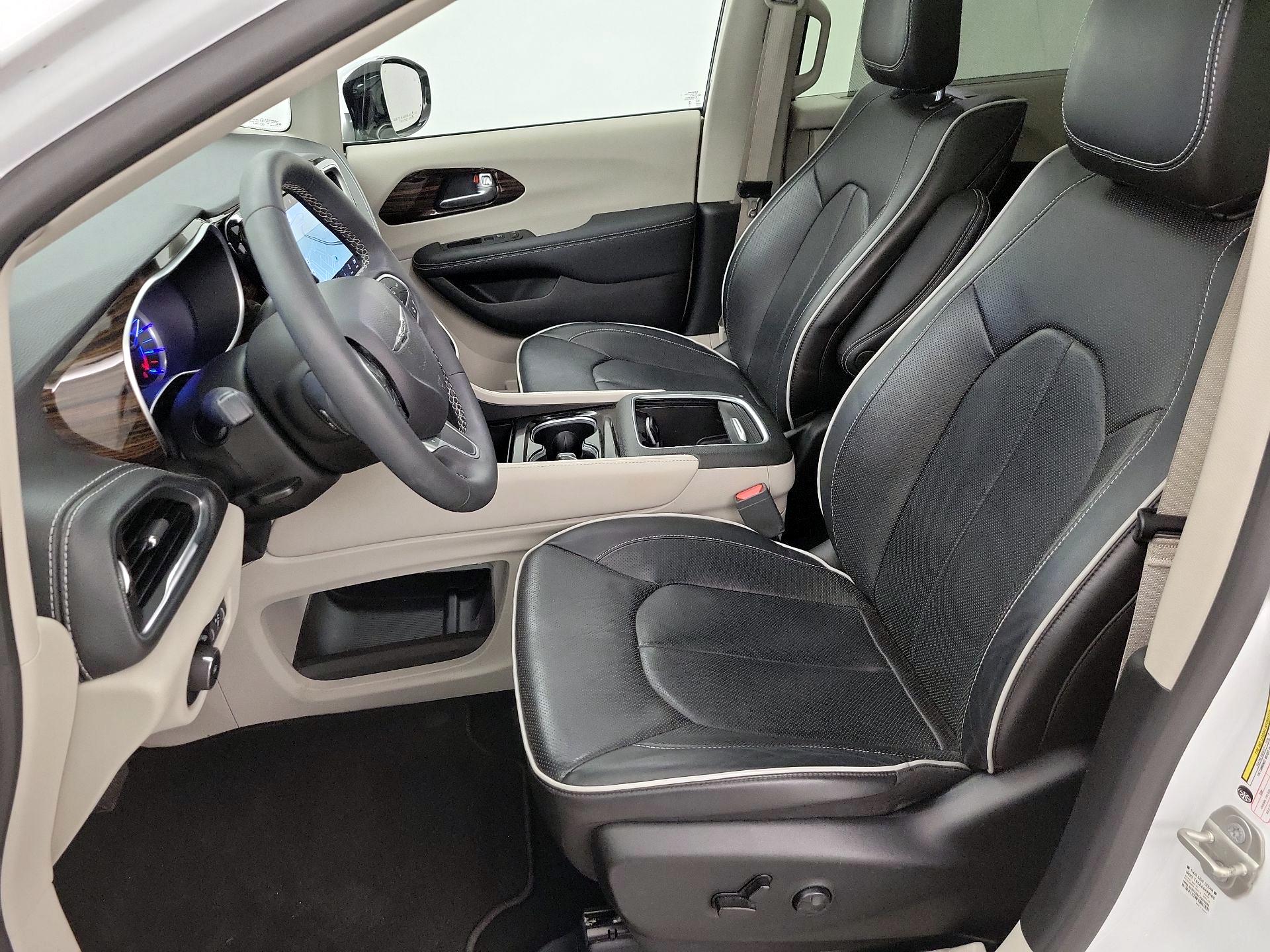Thumbnail: 2023 Chrysler Pacifica - 11