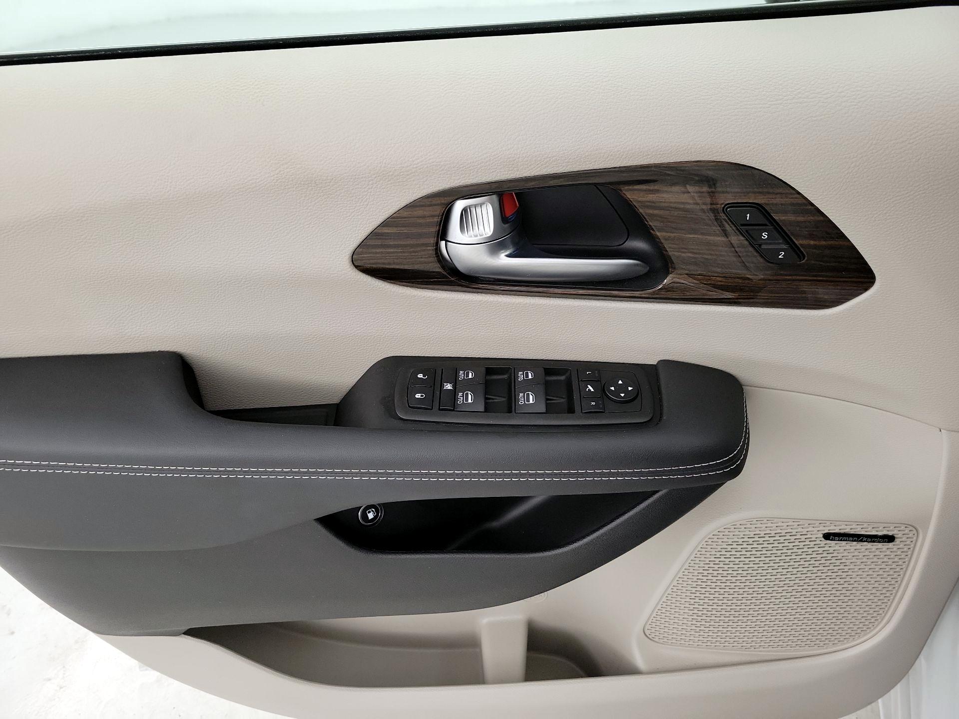 Thumbnail: 2023 Chrysler Pacifica - 12
