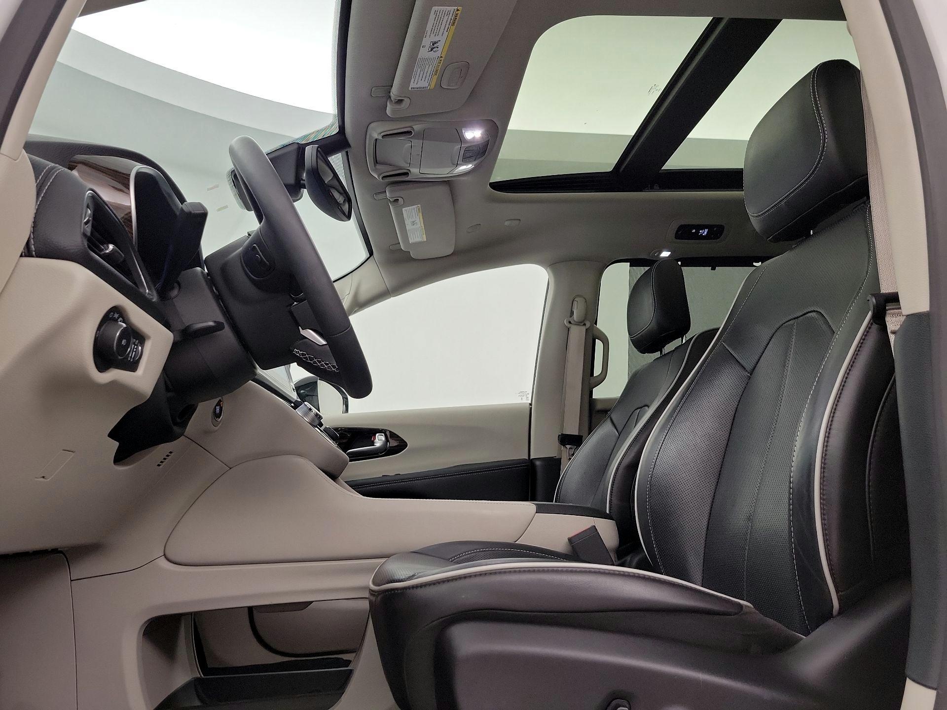 Thumbnail: 2023 Chrysler Pacifica - 20