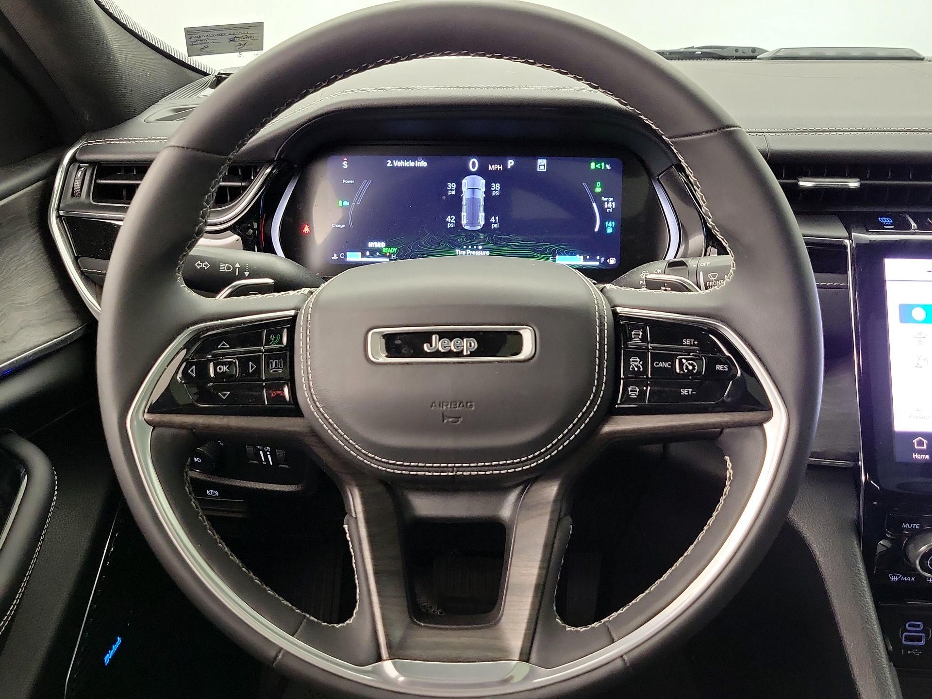 Thumbnail: 2023 Jeep Grand Cherokee - 10