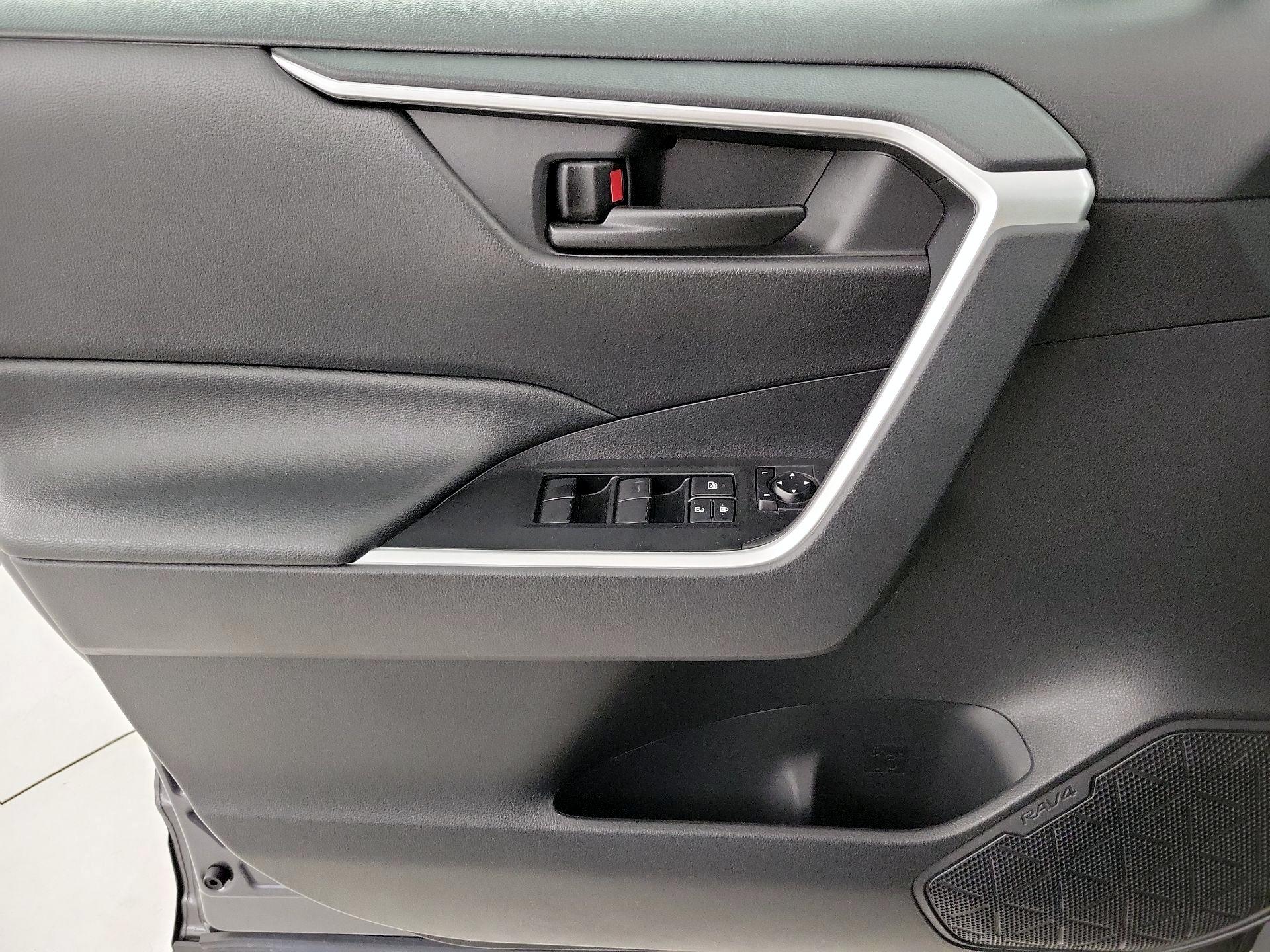 Thumbnail: 2021 Toyota RAV4 - 12
