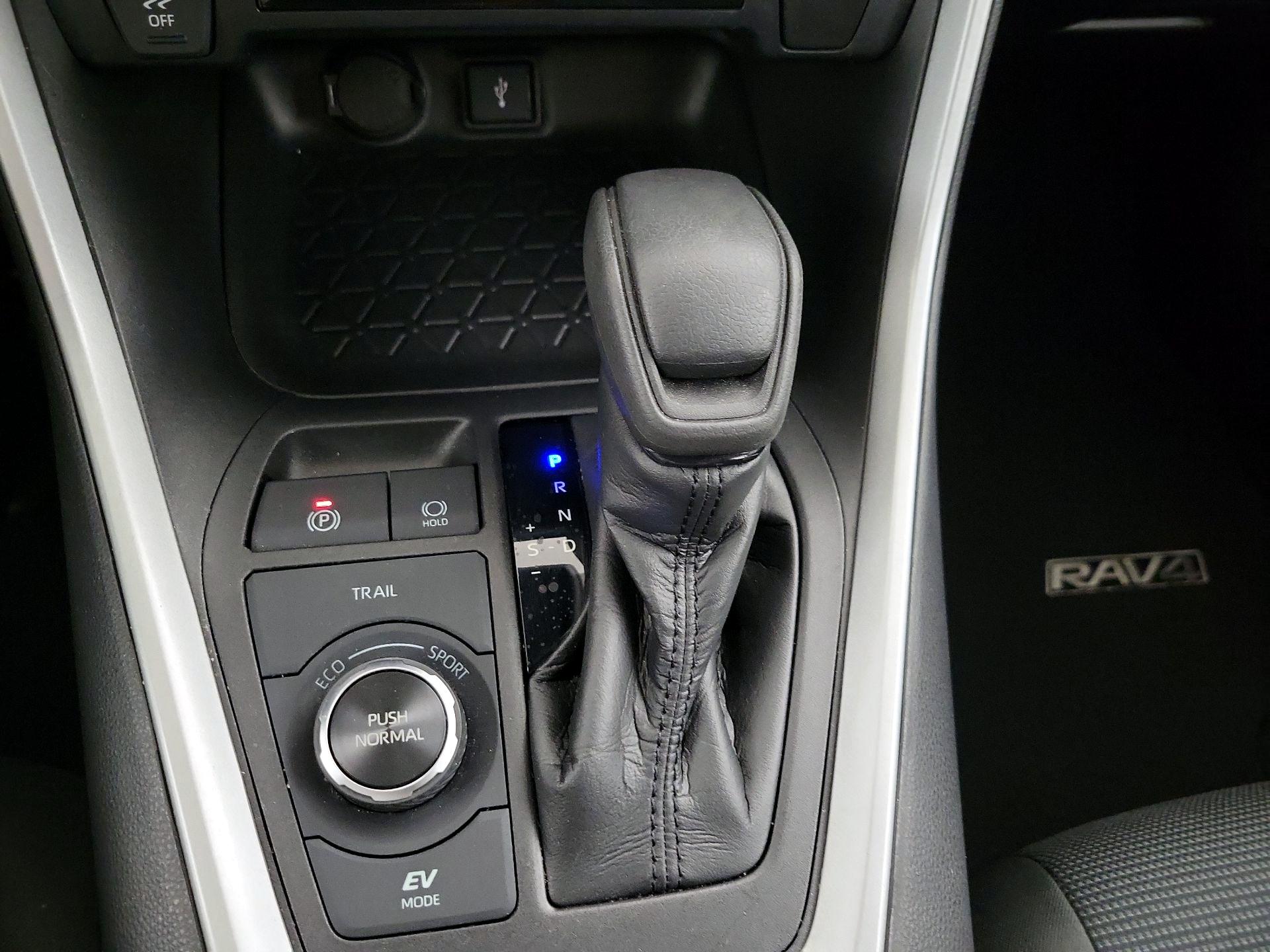 Thumbnail: 2021 Toyota RAV4 - 17