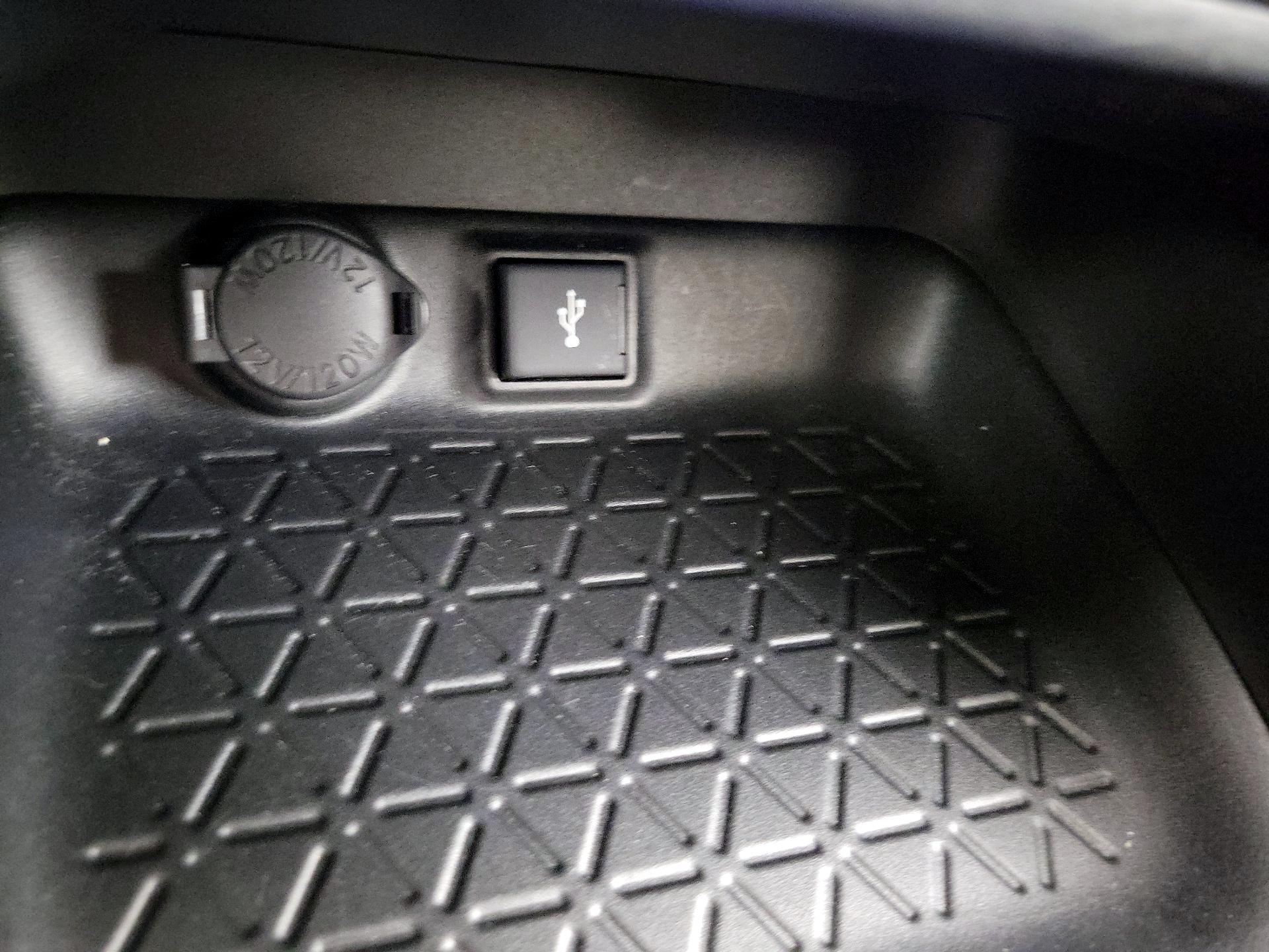 Thumbnail: 2021 Toyota RAV4 - 18