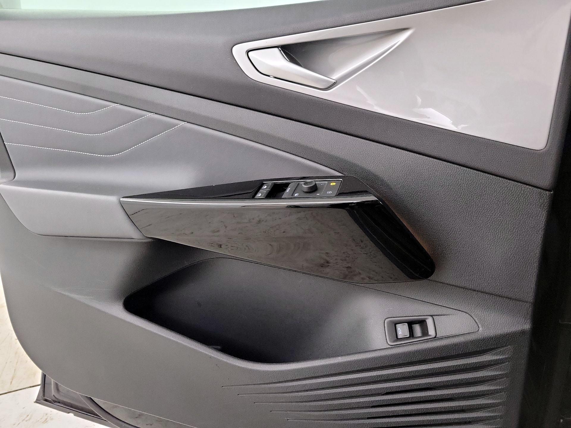 Thumbnail: 2023 Volkswagen ID.4 - 12