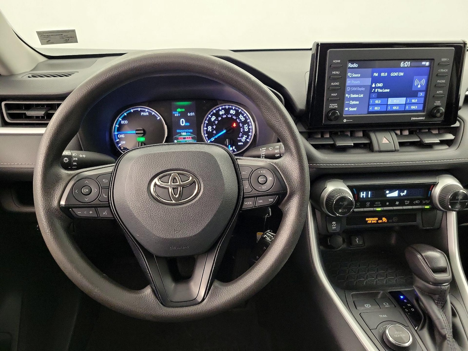 2021 Toyota RAV4 LE - Photo 11