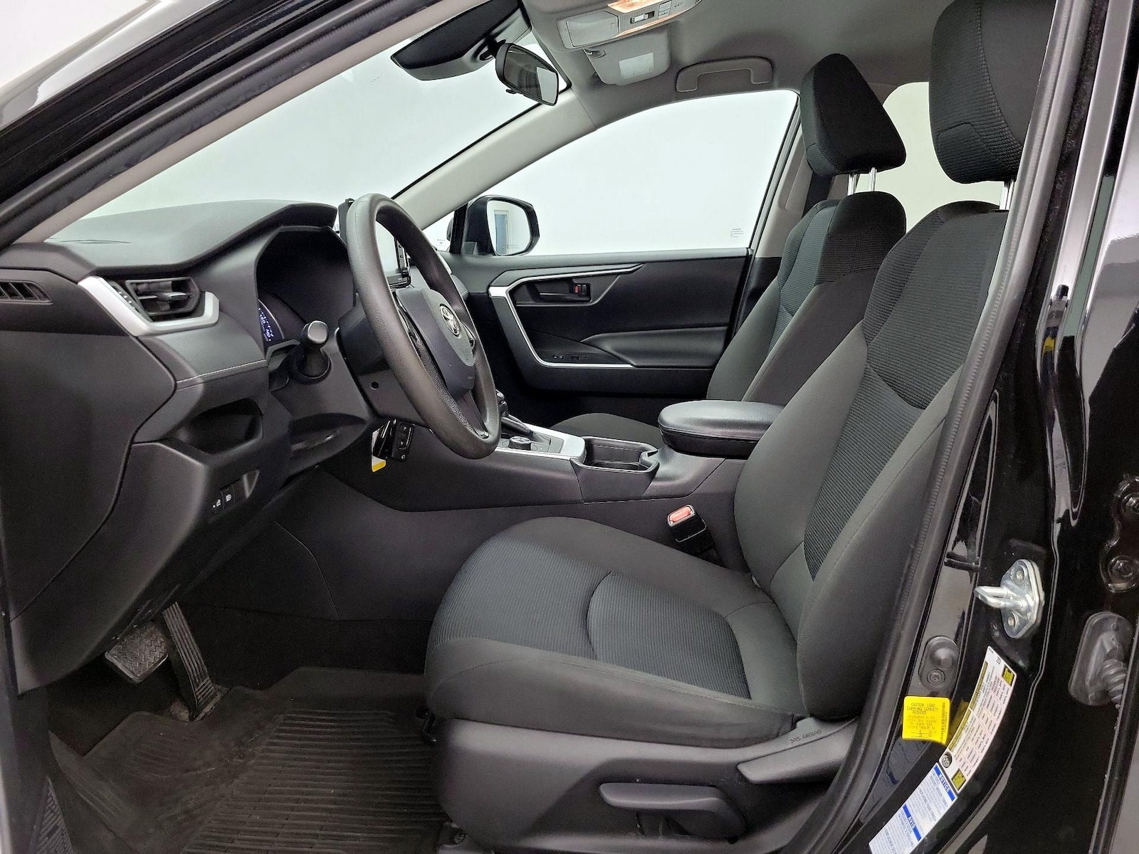 2021 Toyota RAV4 LE - Photo 12