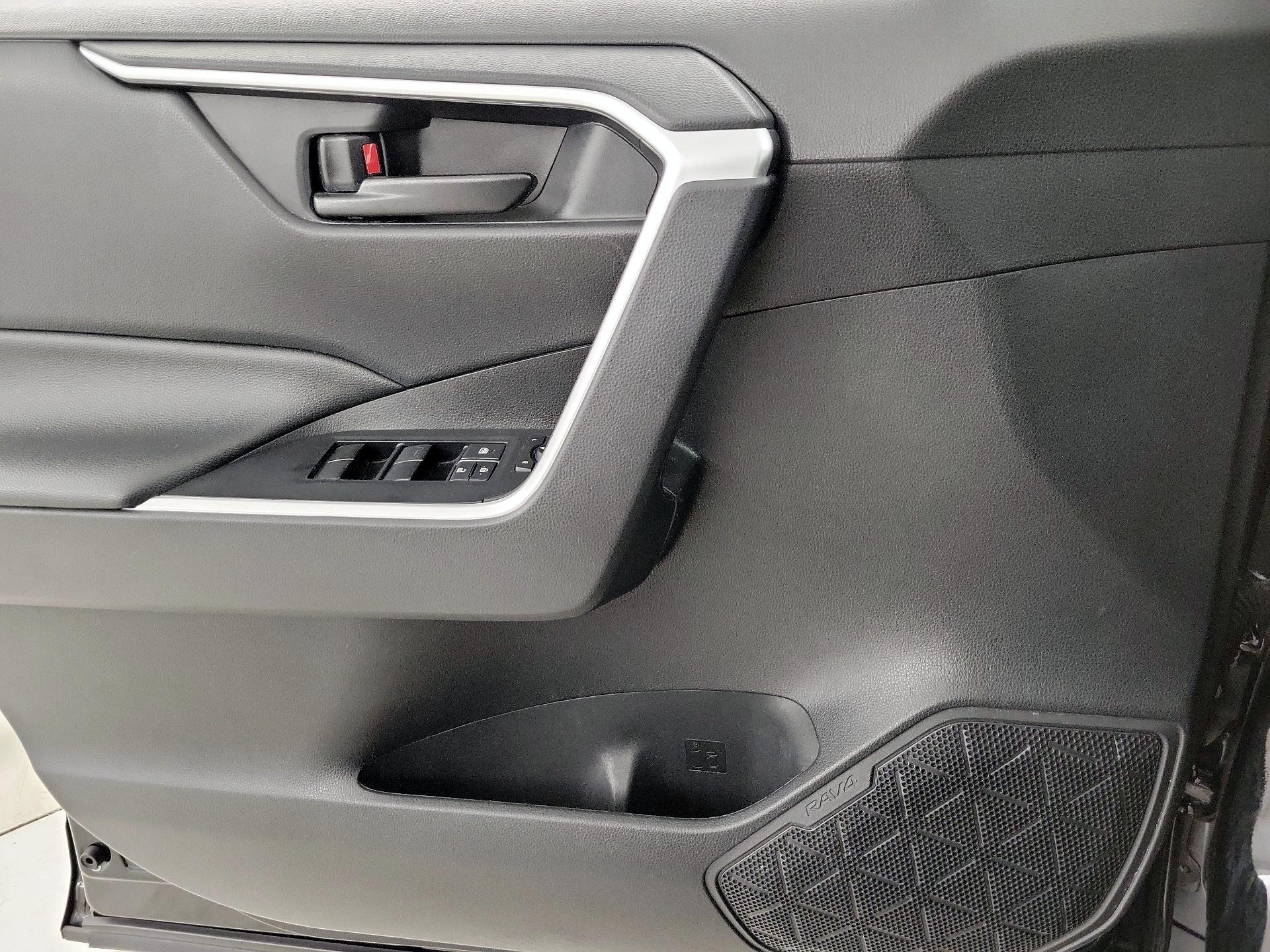 Thumbnail: 2021 Toyota RAV4 - 12