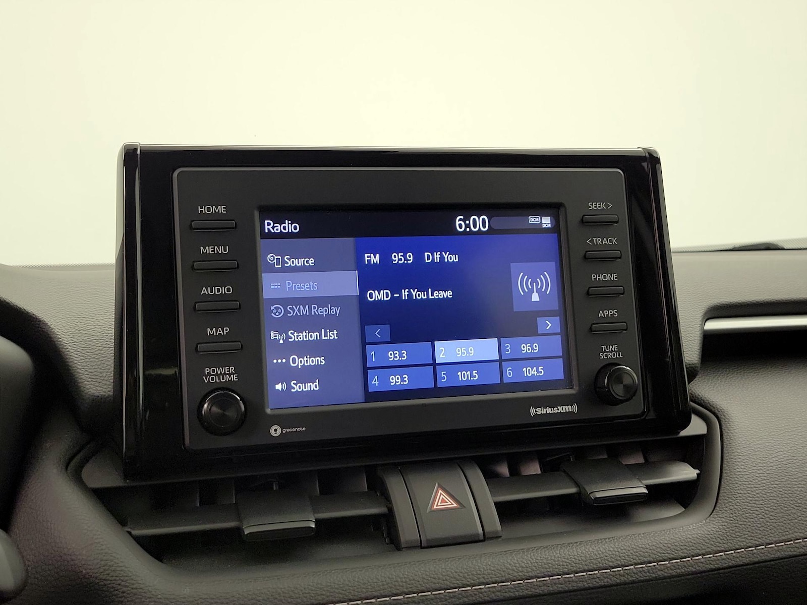 2021 Toyota RAV4 LE - Photo 16