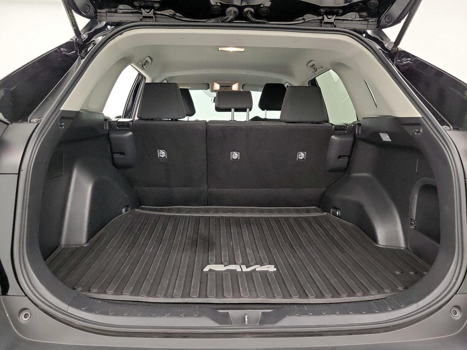 Thumbnail: 2021 Toyota RAV4 - 20