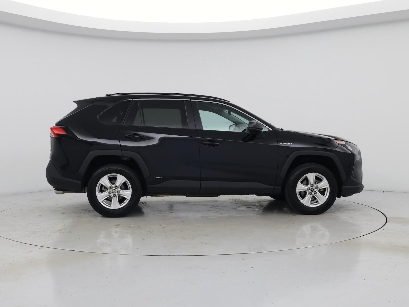 2021 Toyota RAV4 LE - Photo 8