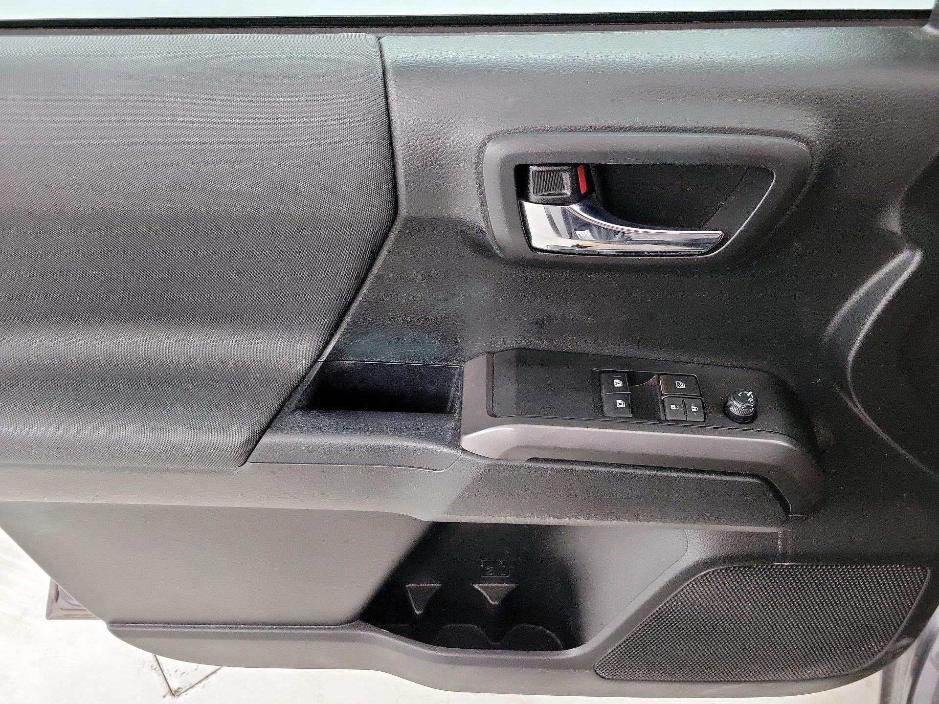 Thumbnail: 2019 Toyota Tacoma - 12