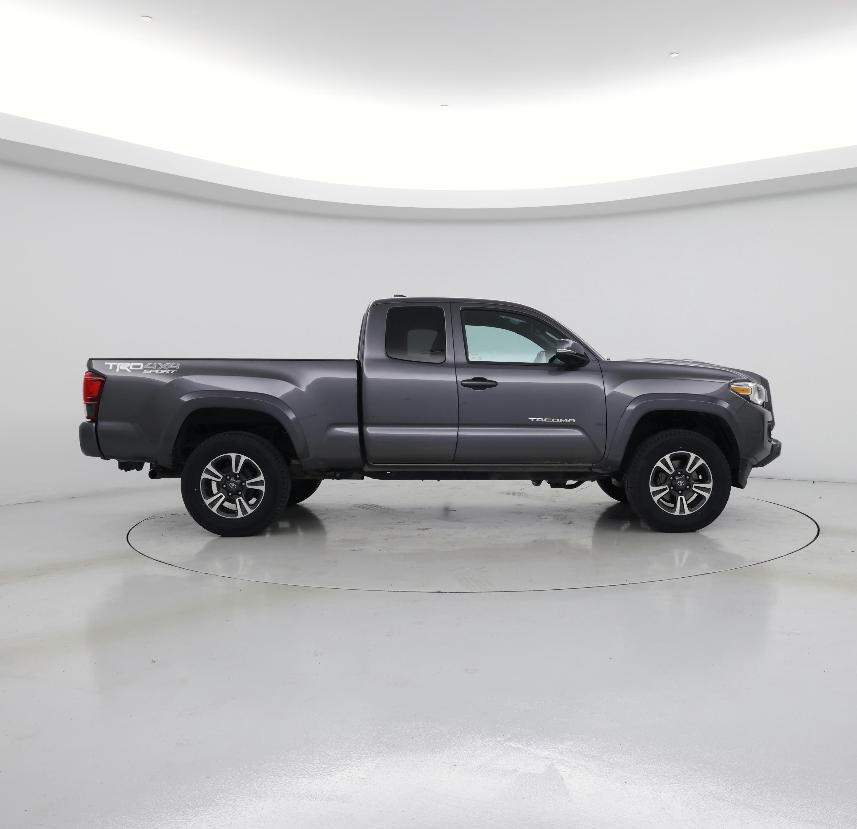 Thumbnail: 2019 Toyota Tacoma - 7