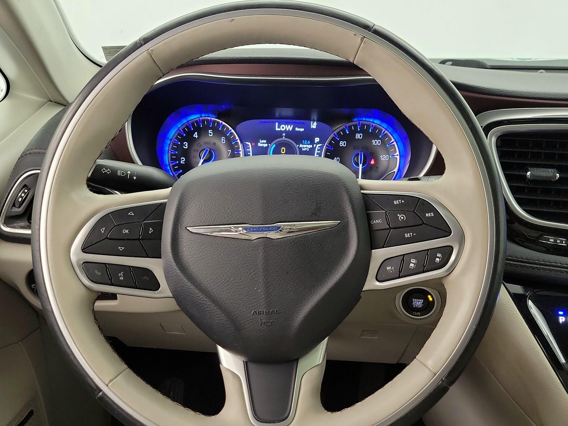 Thumbnail: 2020 Chrysler Pacifica - 10