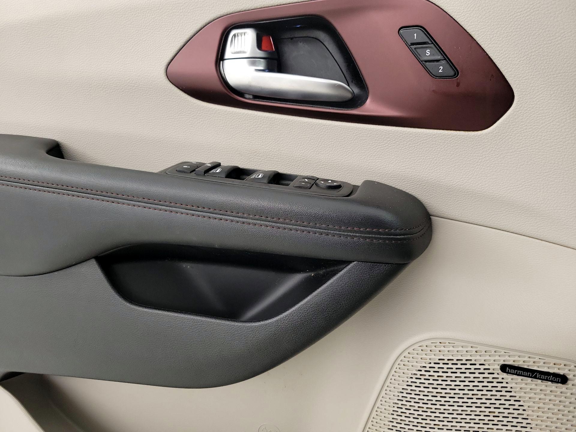 Thumbnail: 2020 Chrysler Pacifica - 12