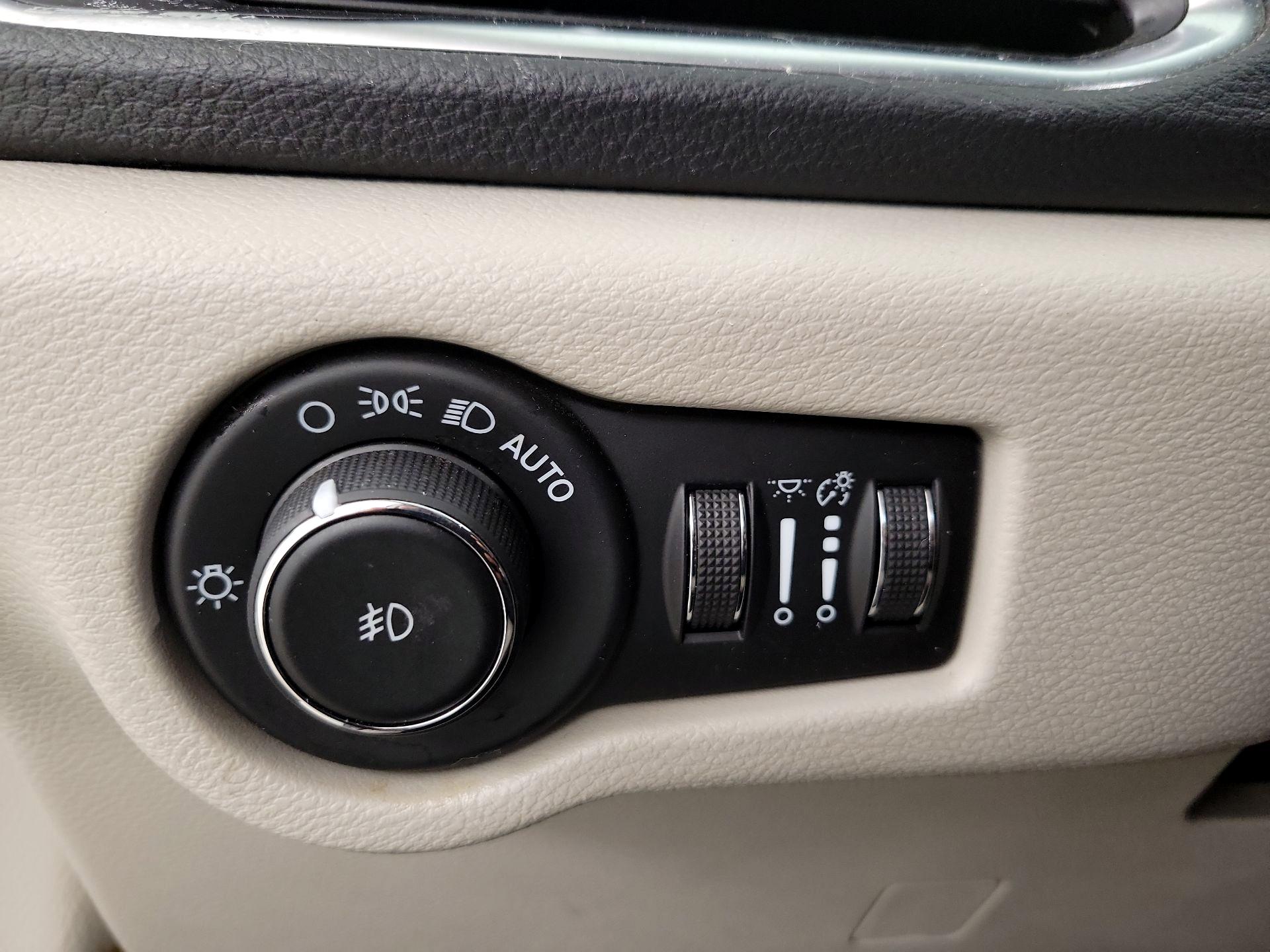 Thumbnail: 2020 Chrysler Pacifica - 13