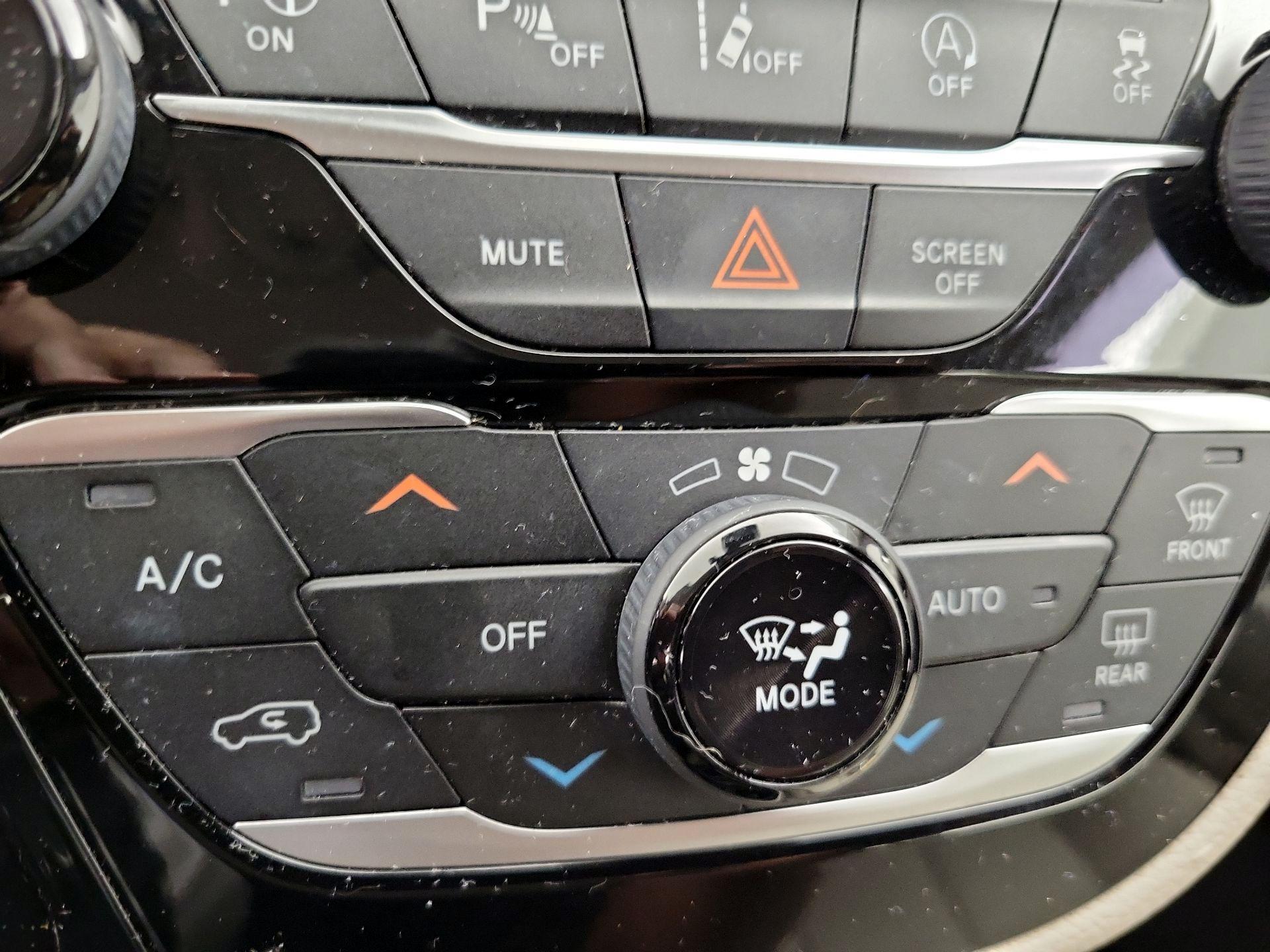 Thumbnail: 2020 Chrysler Pacifica - 16