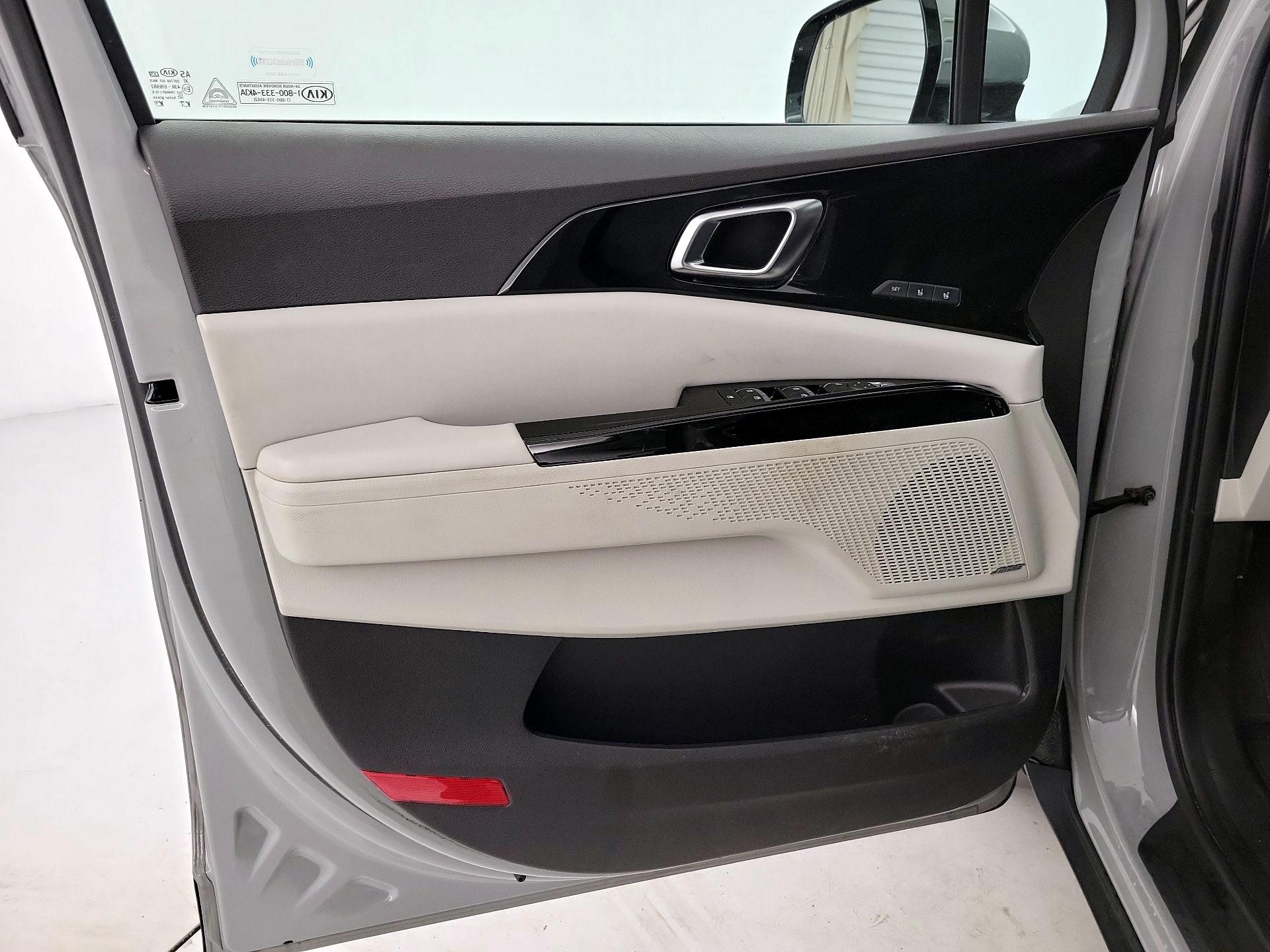Thumbnail: 2022 Kia Carnival - 12