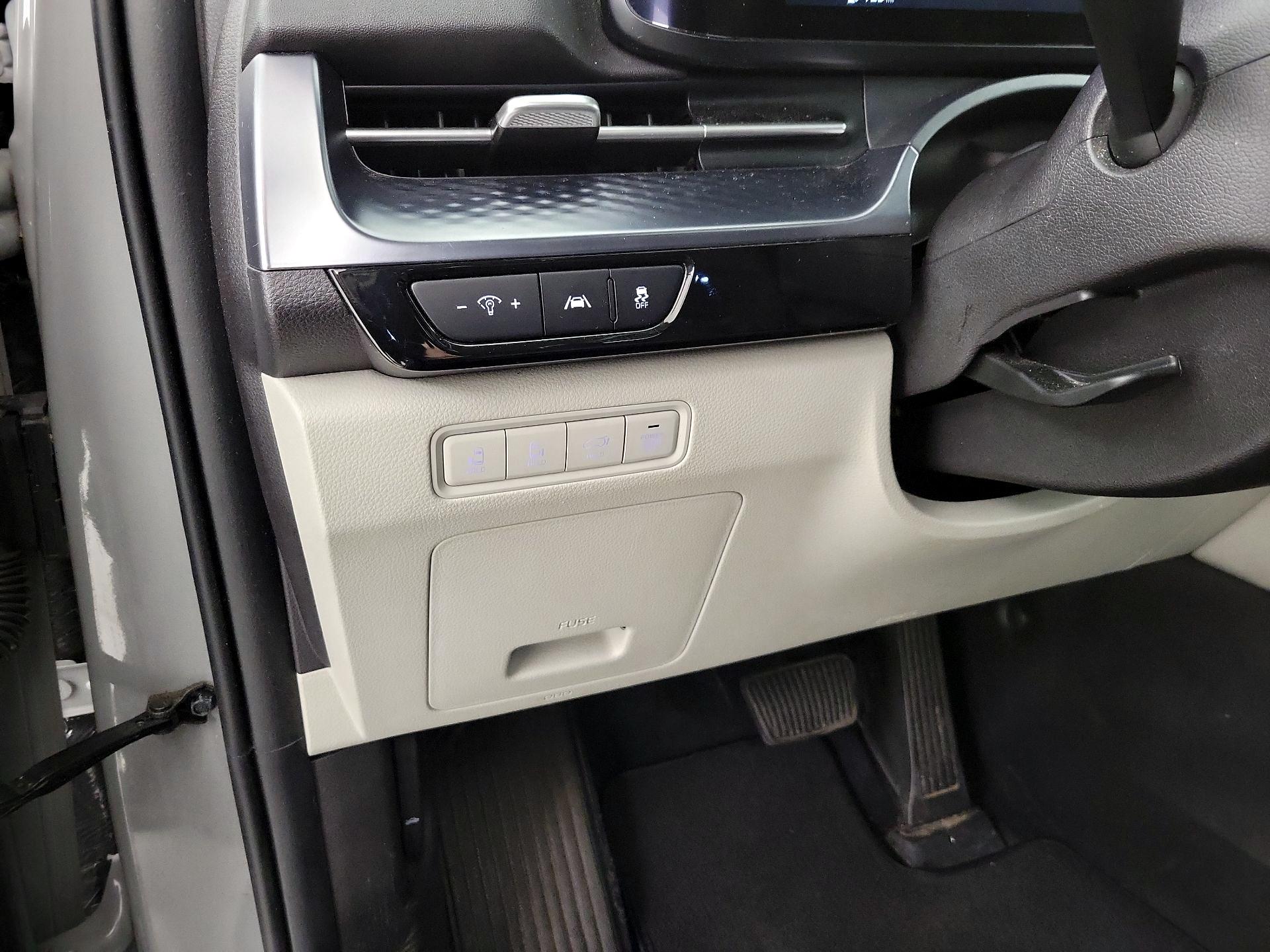 Thumbnail: 2022 Kia Carnival - 13