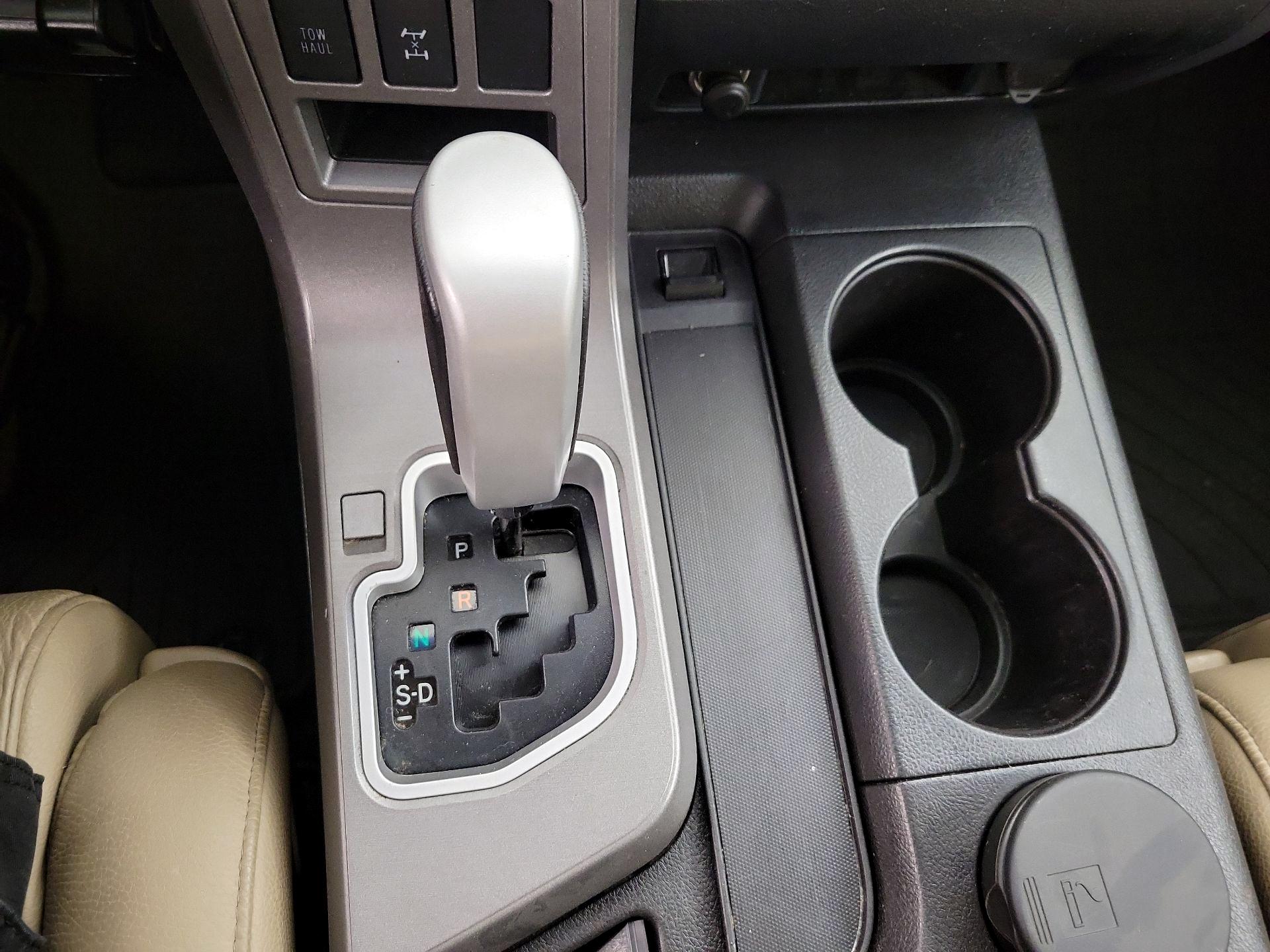 Thumbnail: 2016 Toyota Sequoia - 18
