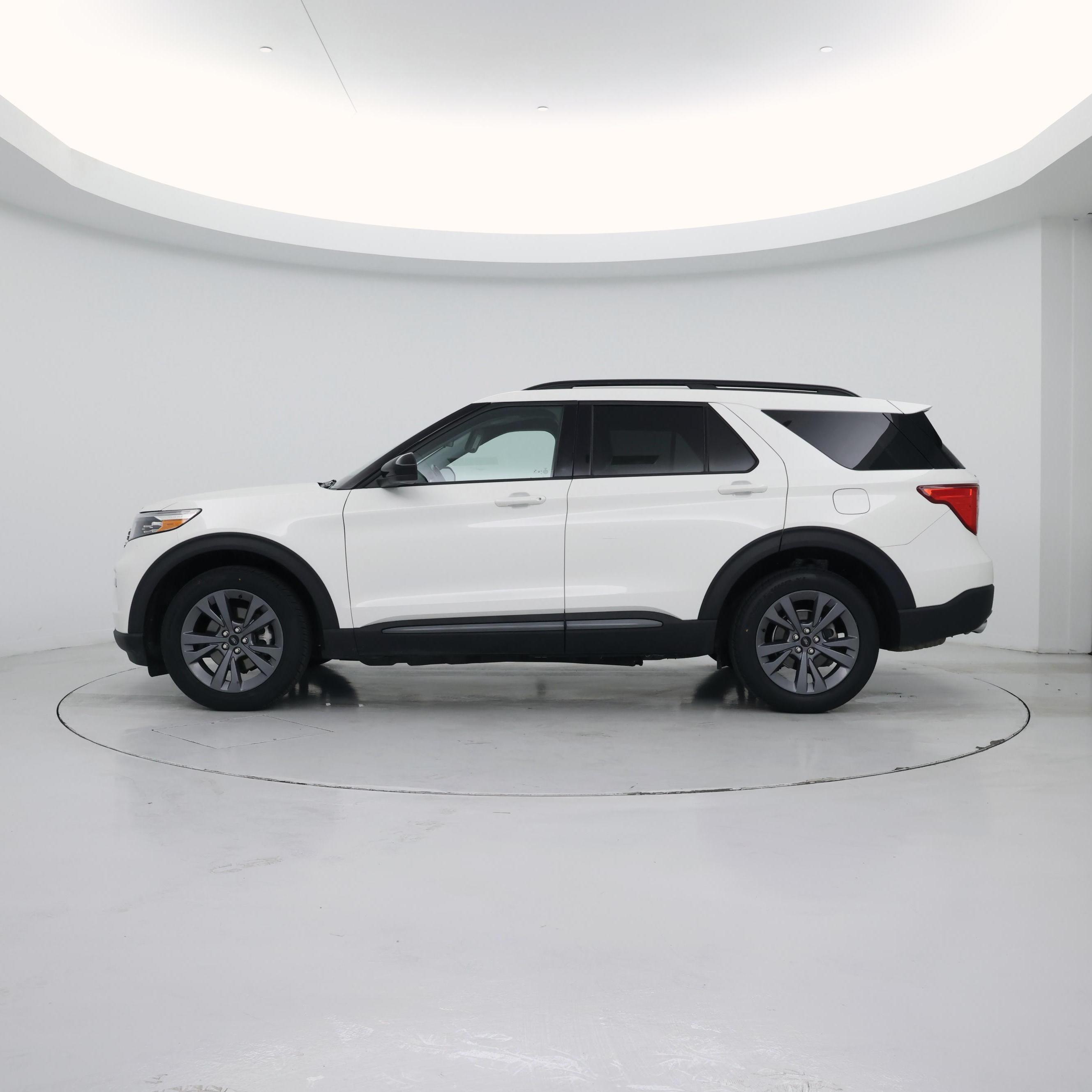 Thumbnail: 2022 Ford Explorer - 3