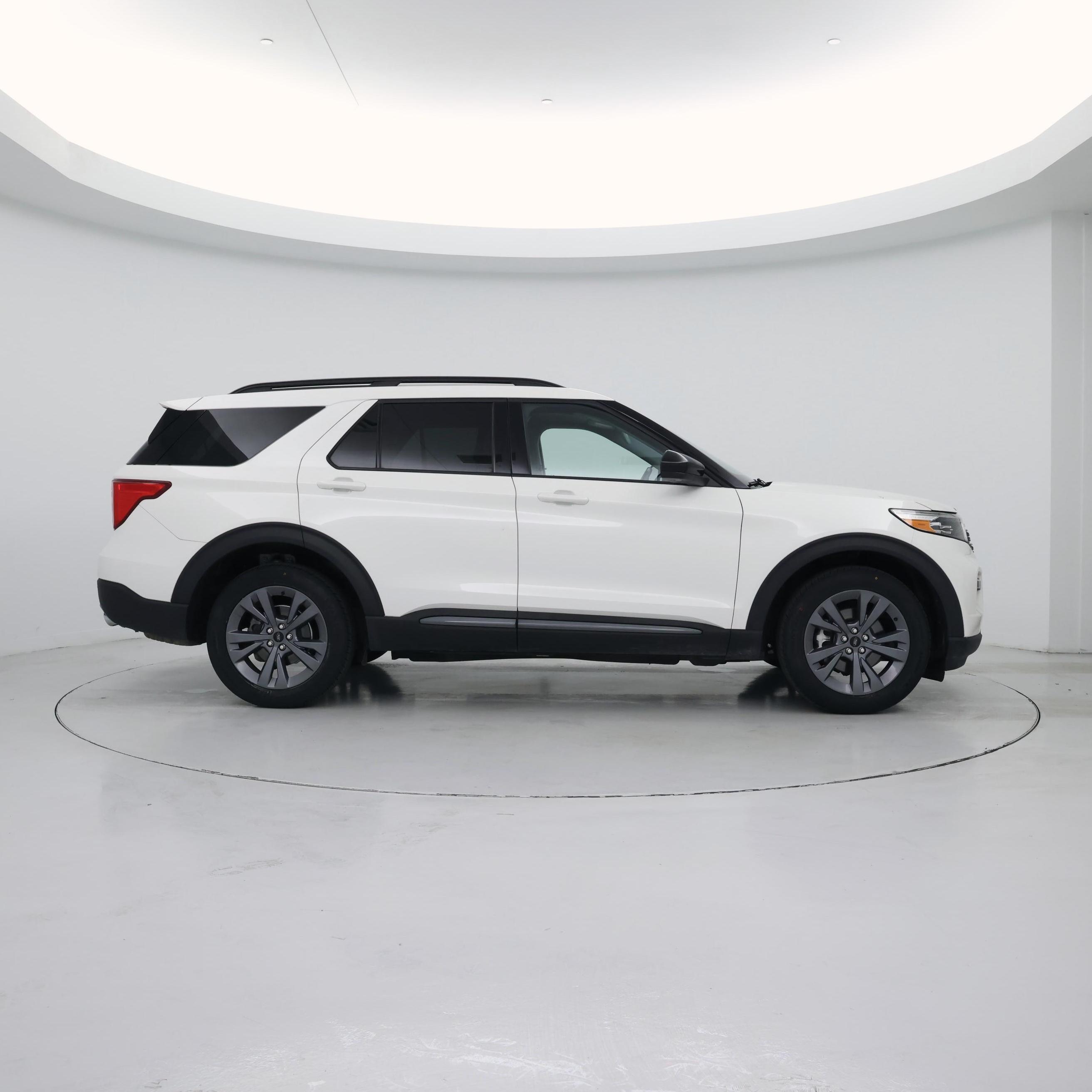 Thumbnail: 2022 Ford Explorer - 7