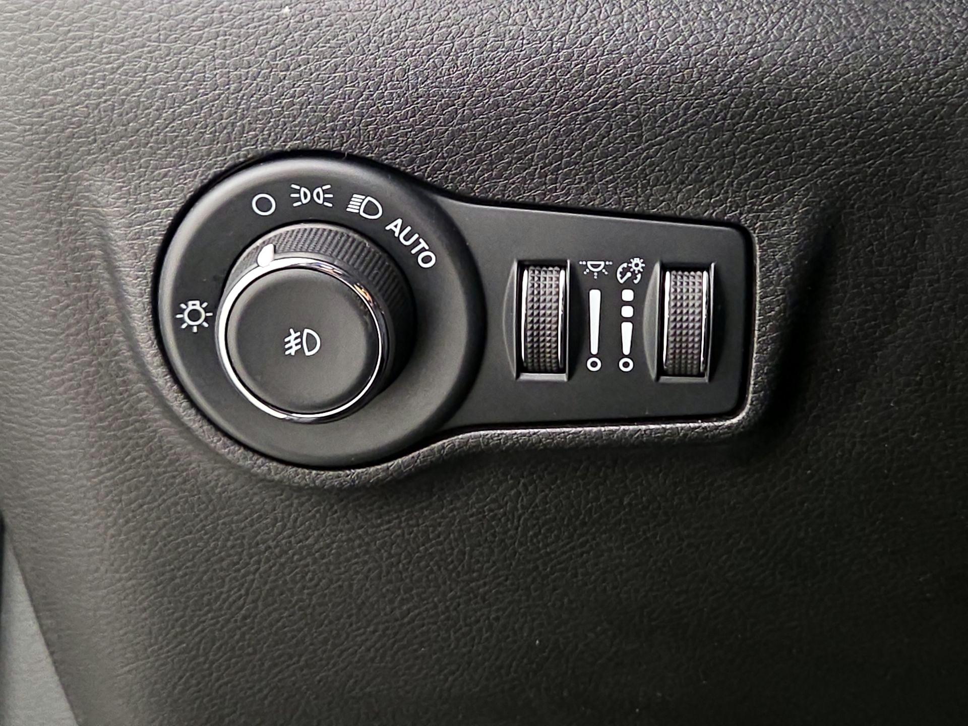 Thumbnail: 2022 Jeep Compass - 13