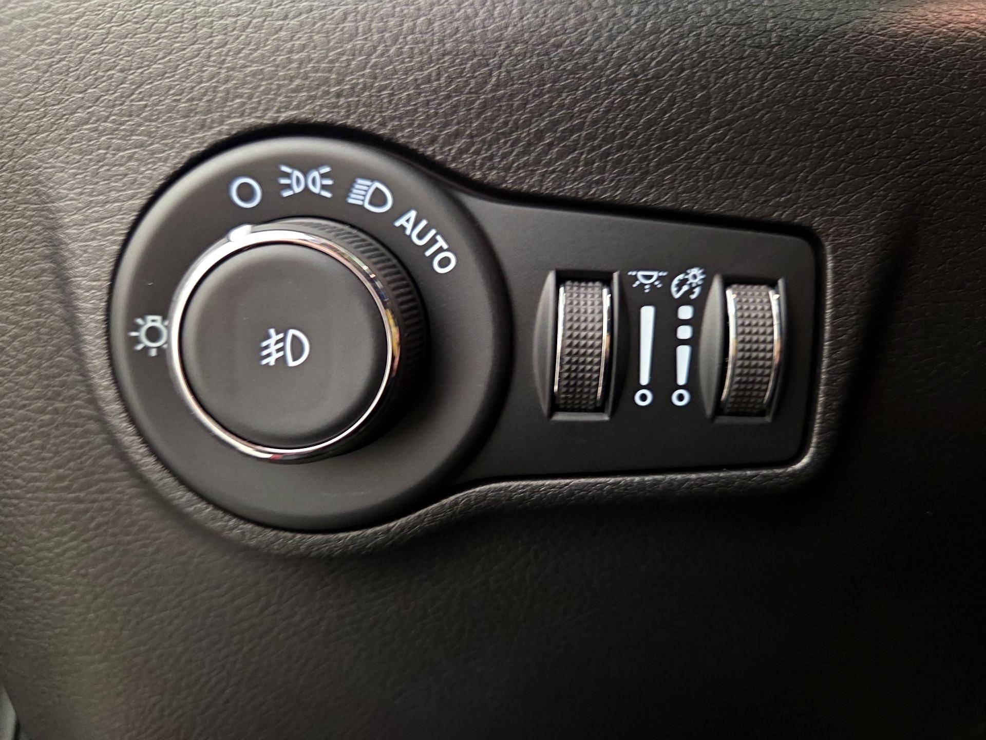 Thumbnail: 2022 Jeep Compass - 13