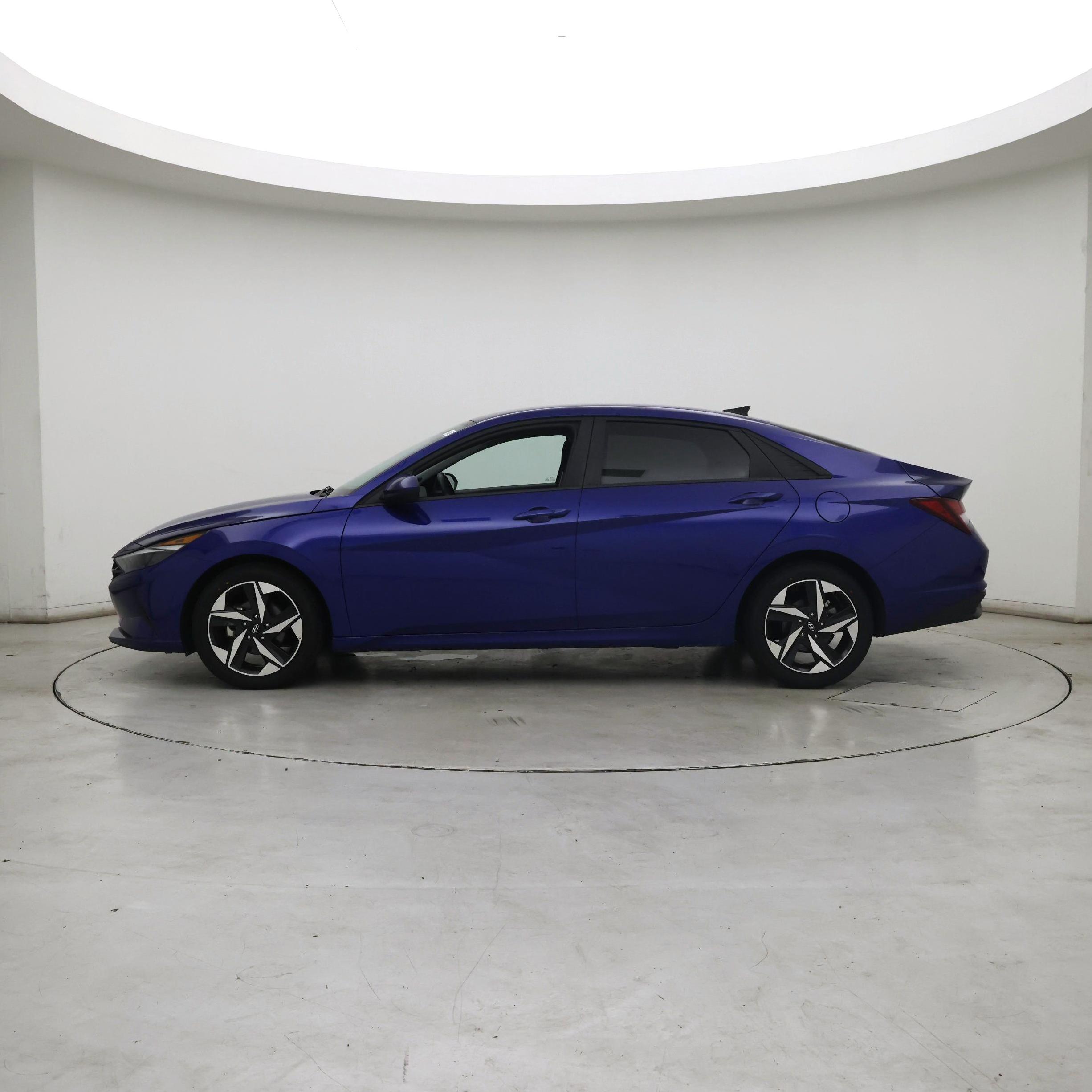 Thumbnail: 2023 Hyundai Elantra - 3