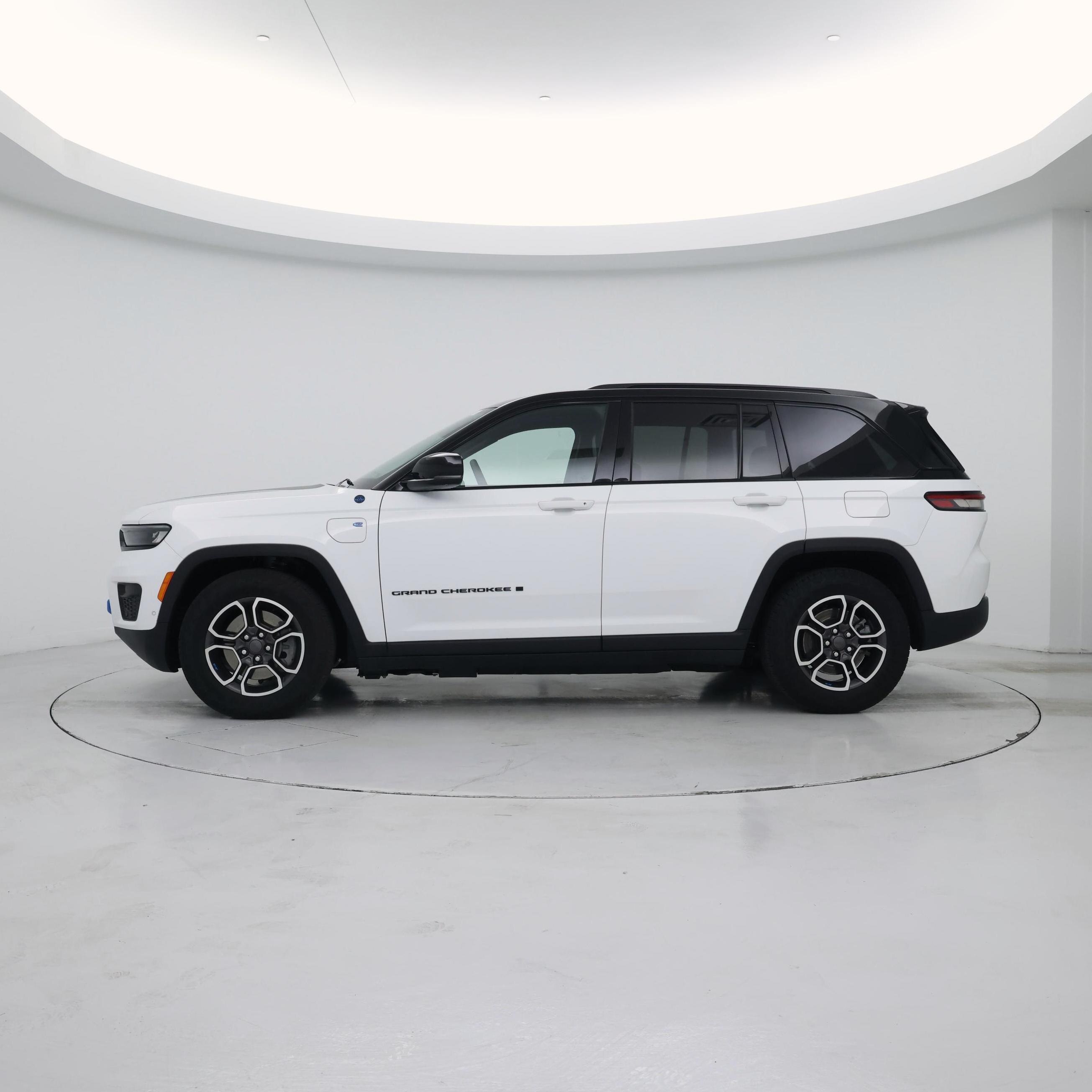 Thumbnail: 2023 Jeep Grand Cherokee - 3
