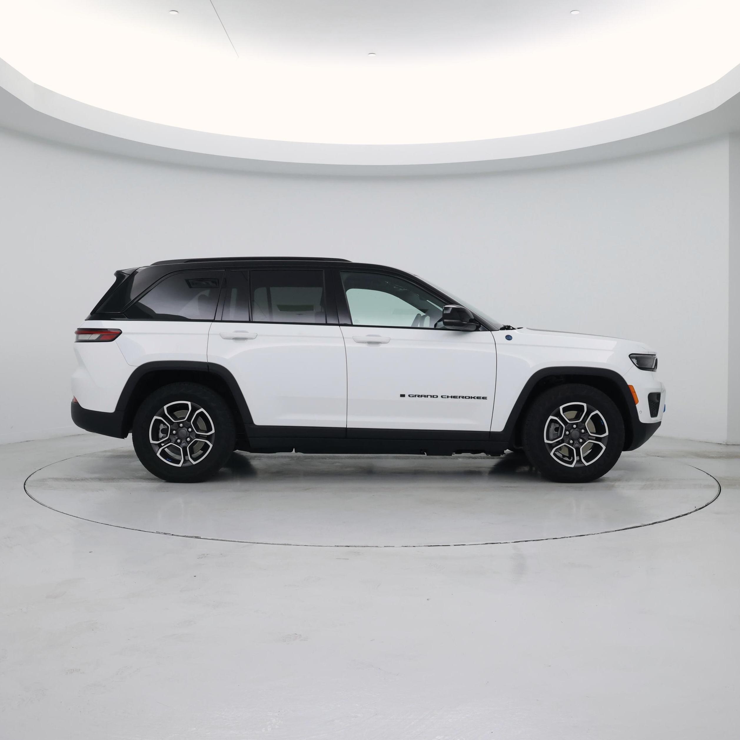Thumbnail: 2023 Jeep Grand Cherokee - 7