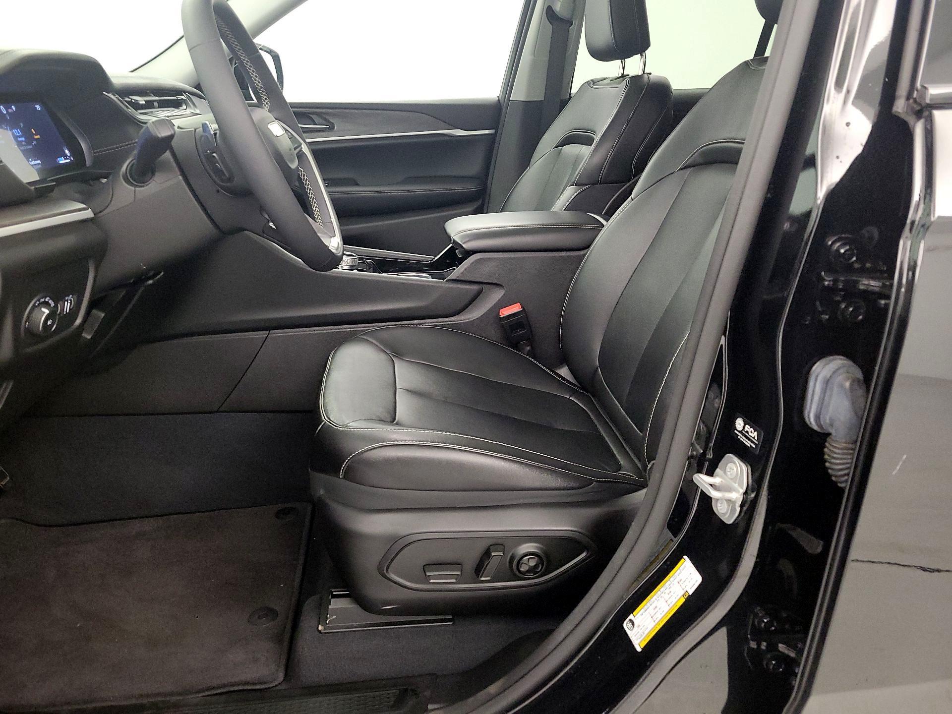 Thumbnail: 2023 Jeep Grand Cherokee - 11