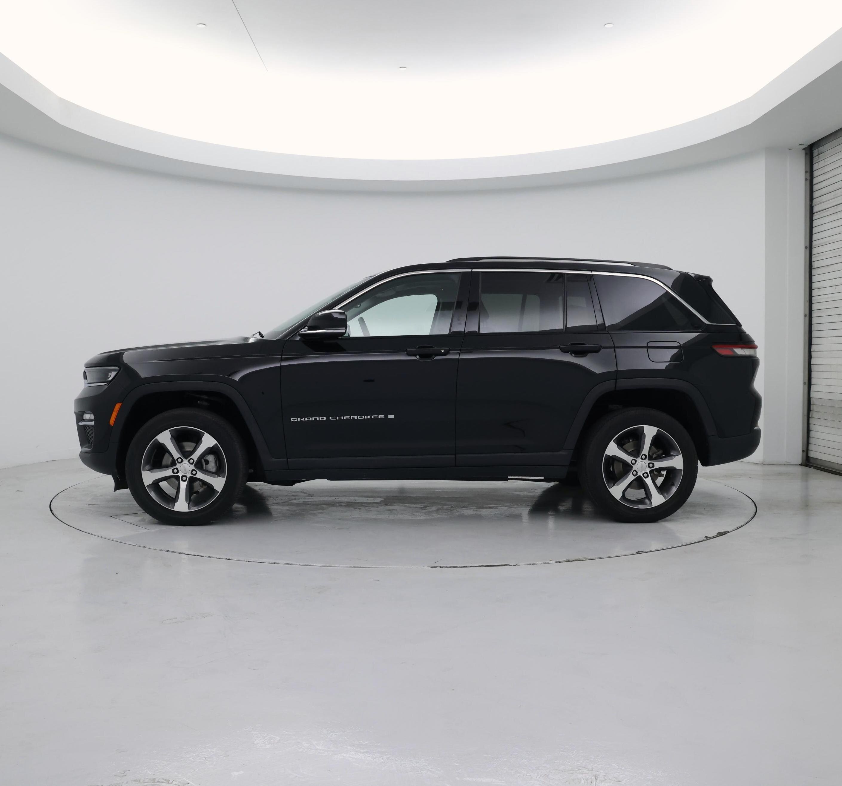 Thumbnail: 2023 Jeep Grand Cherokee - 3
