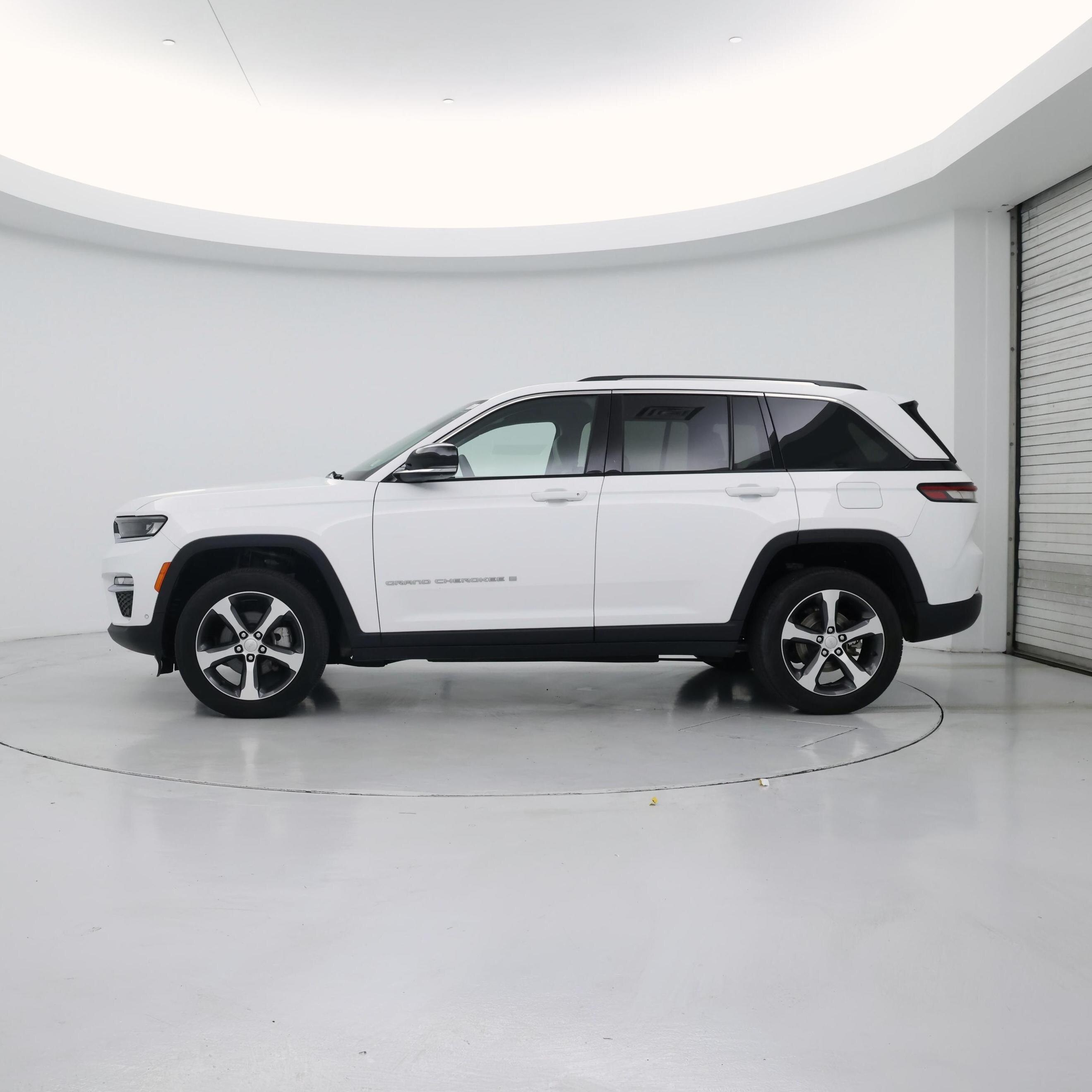 Thumbnail: 2023 Jeep Grand Cherokee - 3