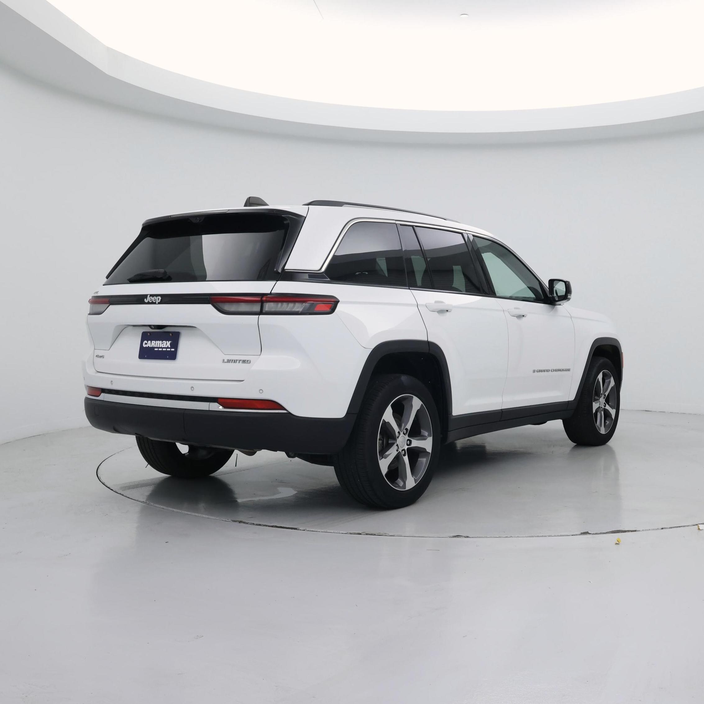 Thumbnail: 2023 Jeep Grand Cherokee - 8