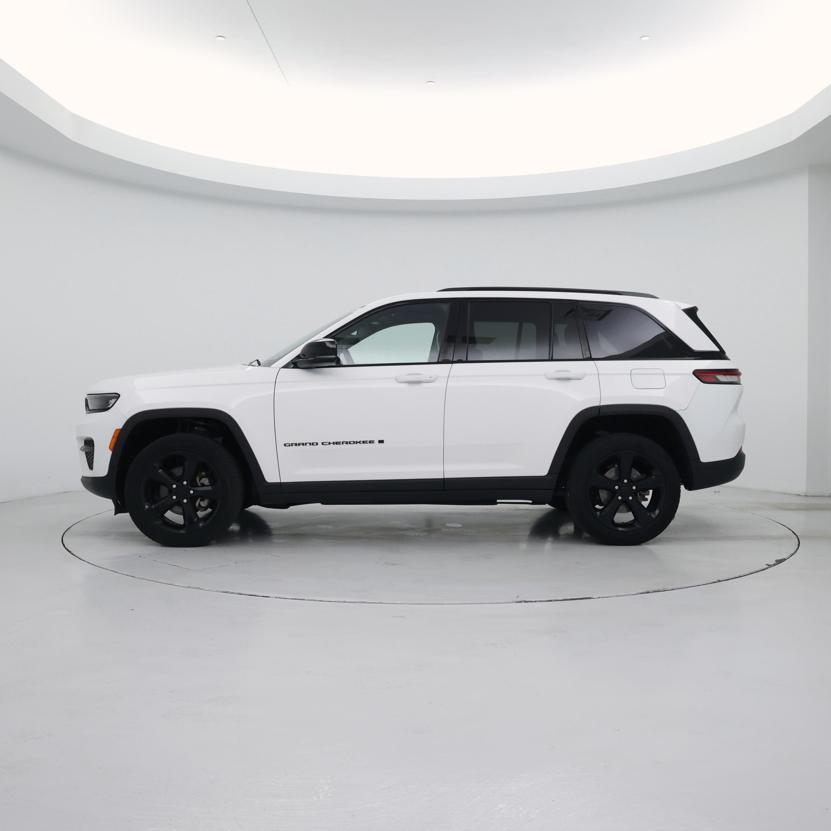 Thumbnail: 2023 Jeep Grand Cherokee - 3
