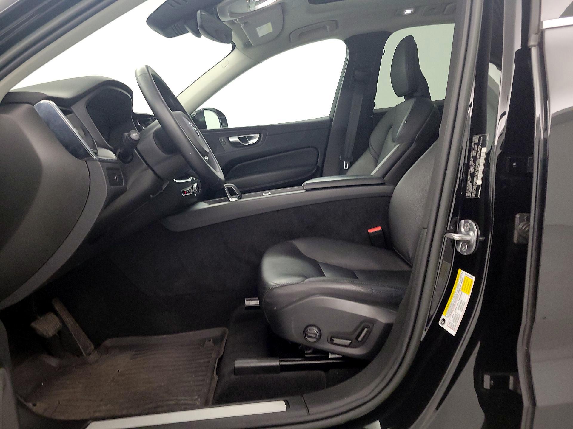 Thumbnail: 2023 Volvo XC60 - 11